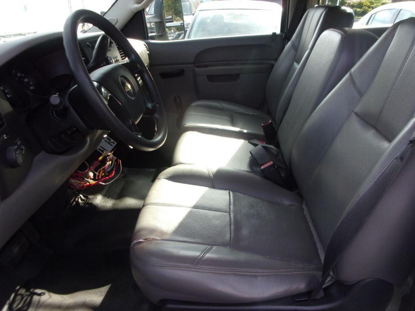 2011 GREEN CHEVROLET SILVERADO 1500 CREW CAB (3GCPCPEA1BG) with an 4.8L engine, Automatic transmission, located at 501 E. Columbia St., Springfield, OH, 45503, (800) 262-7122, 39.925262, -83.801796 - ***1-Owner***Work Truck***Crew Cab***Serviced and Detailed*** Jay North Auto has offered hand picked vehicles since 1965! Our customer's enjoy a NO pressure buying experience with a small town feel. All of our vehicles get fully inspected and detailed. We are a preferred dealer for many local cr - Photo#8