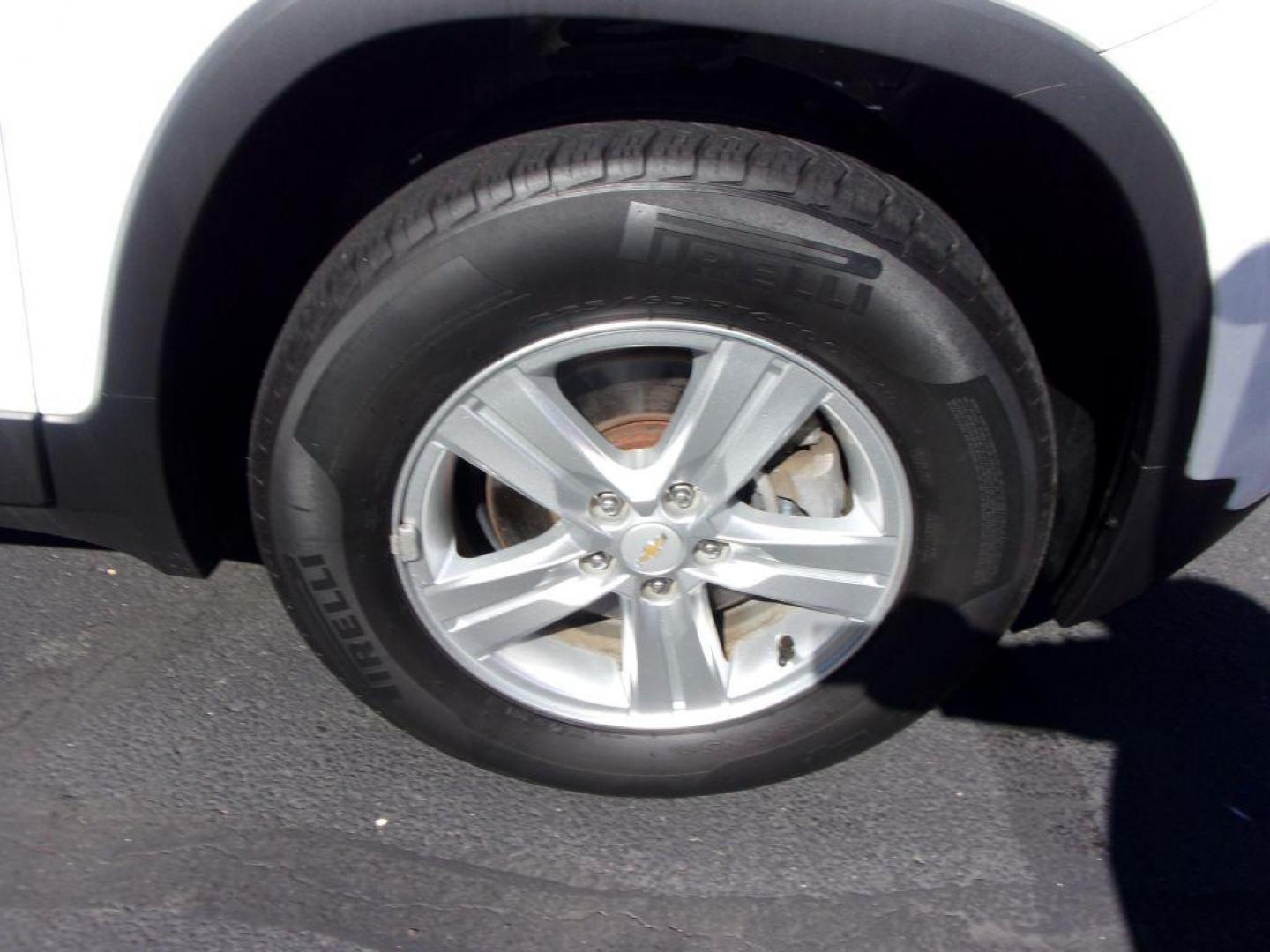 2018 WHITE CHEVROLET TRAX 1LT (KL7CJPSB6JB) with an 1.4L engine, Automatic transmission, located at 501 E. Columbia St., Springfield, OH, 45503, (800) 262-7122, 39.925262, -83.801796 - ***Clean Carfax***AWD***1.4L Turbo***LT***Serviced and Detailed*** Jay North Auto has offered hand picked vehicles since 1965! Our customer's enjoy a NO pressure buying experience with a small town feel. All of our vehicles get fully inspected and detailed. We are a preferred dealer for many loc - Photo#20