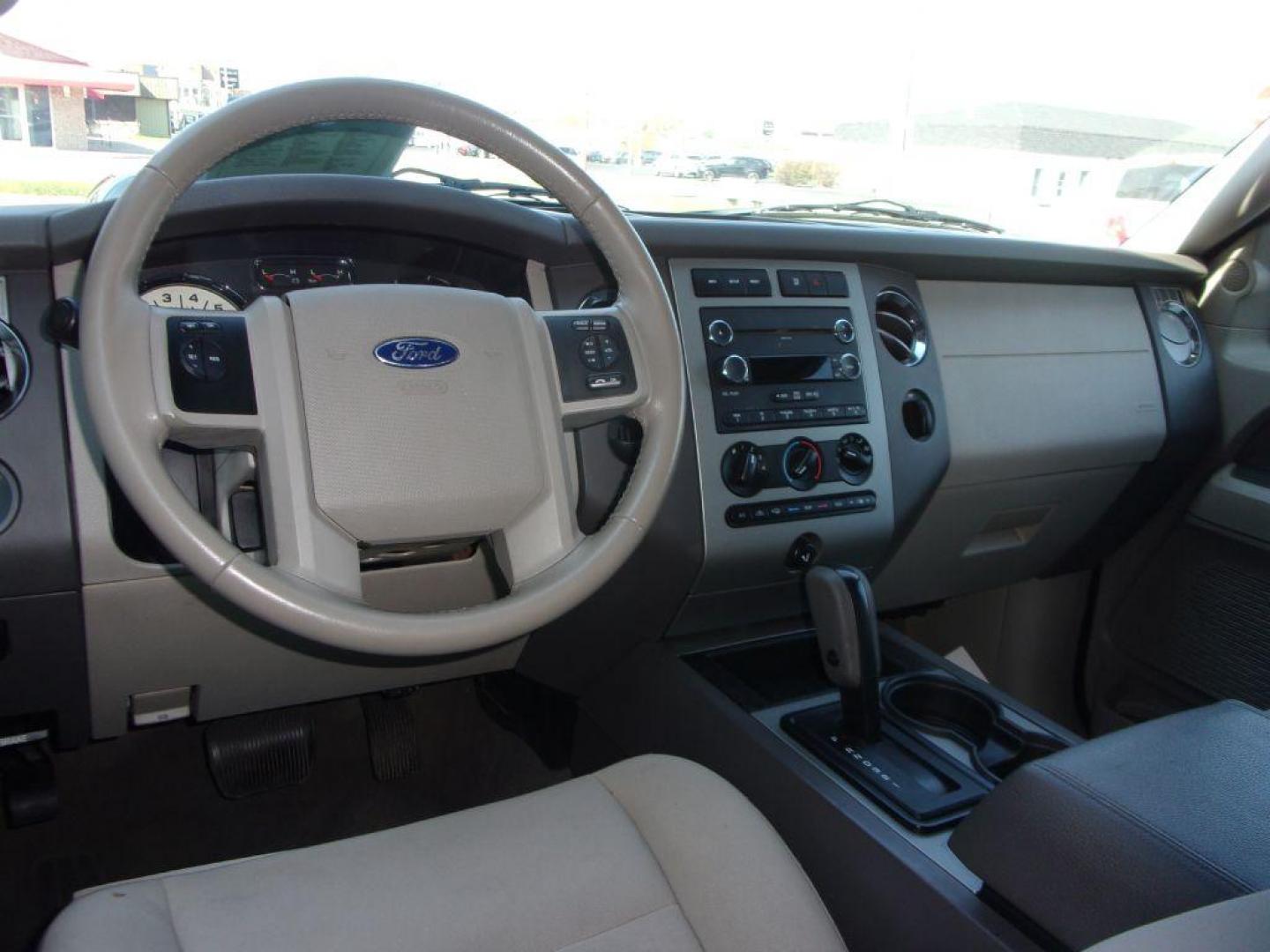 2013 GRAY FORD EXPEDITION XLT (1FMJU1H53DE) with an 5.4L engine, Automatic transmission, located at 501 E. Columbia St., Springfield, OH, 45503, (800) 262-7122, 39.925262, -83.801796 - *** New Tires *** 5.4L RWD *** 3RD Row Seating *** Serviced and Detailed ***( price reflects moonroof needs repaired to be used ) *** Jay North Auto has offered hand picked vehicles since 1965! Our customer's enjoy a NO pressure buying experience with a small town feel. All of our vehicles get - Photo#10