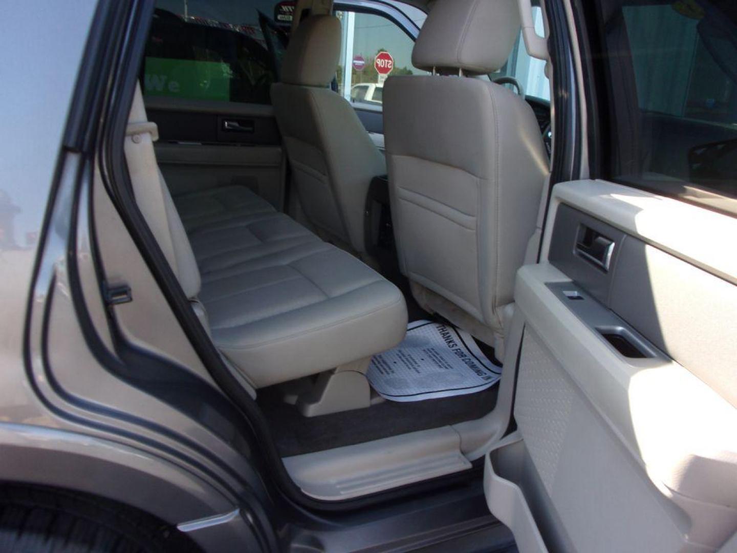 2013 GRAY FORD EXPEDITION XLT (1FMJU1H53DE) with an 5.4L engine, Automatic transmission, located at 501 E. Columbia St., Springfield, OH, 45503, (800) 262-7122, 39.925262, -83.801796 - *** New Tires *** 5.4L RWD *** 3RD Row Seating *** Serviced and Detailed ***( price reflects moonroof needs repaired to be used ) *** Jay North Auto has offered hand picked vehicles since 1965! Our customer's enjoy a NO pressure buying experience with a small town feel. All of our vehicles get - Photo#14
