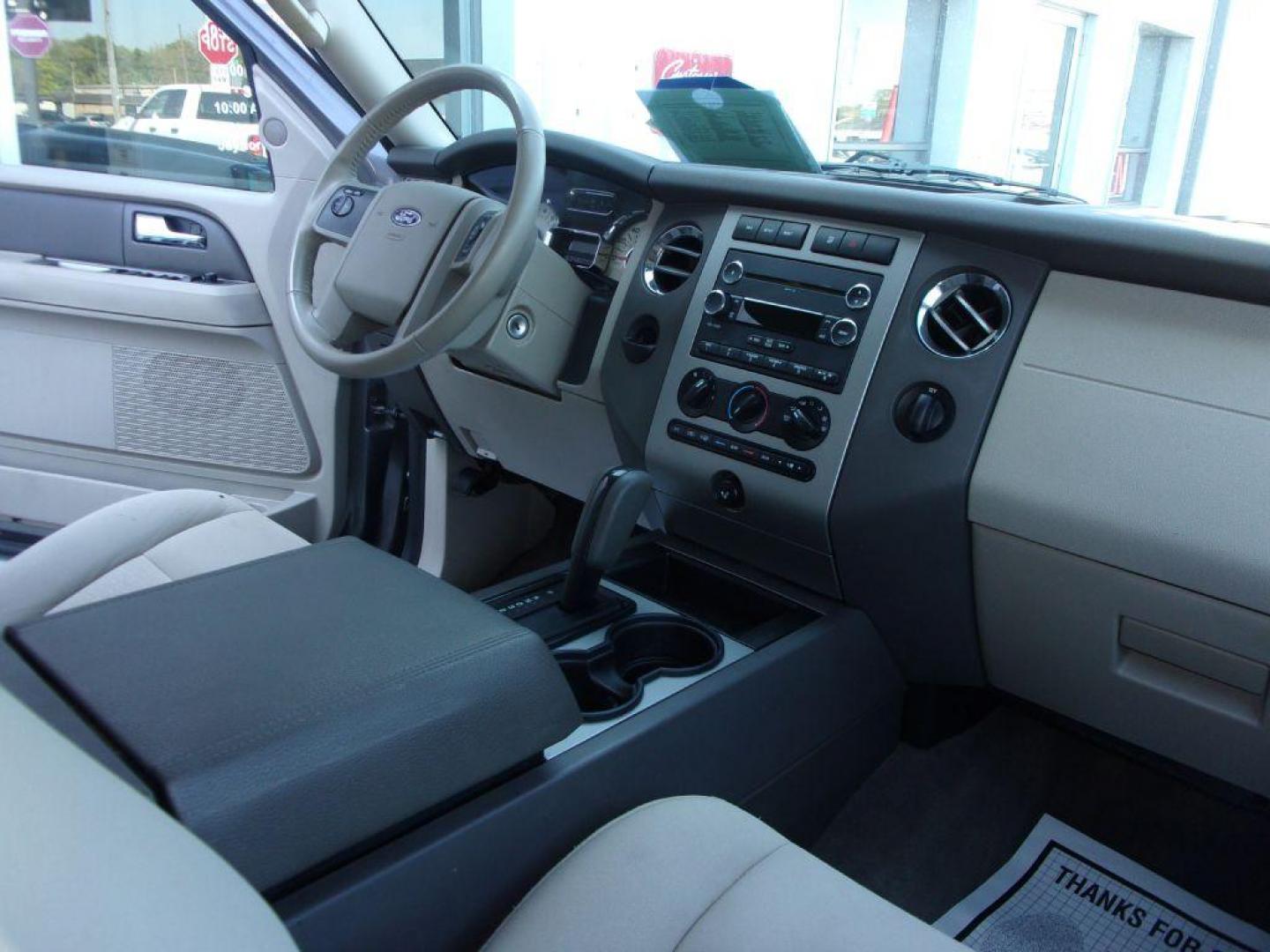 2013 GRAY FORD EXPEDITION XLT (1FMJU1H53DE) with an 5.4L engine, Automatic transmission, located at 501 E. Columbia St., Springfield, OH, 45503, (800) 262-7122, 39.925262, -83.801796 - *** New Tires *** 5.4L RWD *** 3RD Row Seating *** Serviced and Detailed ***( price reflects moonroof needs repaired to be used ) *** Jay North Auto has offered hand picked vehicles since 1965! Our customer's enjoy a NO pressure buying experience with a small town feel. All of our vehicles get - Photo#15