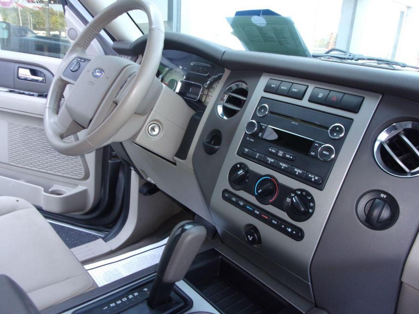 2013 GRAY FORD EXPEDITION XLT (1FMJU1H53DE) with an 5.4L engine, Automatic transmission, located at 501 E. Columbia St., Springfield, OH, 45503, (800) 262-7122, 39.925262, -83.801796 - *** New Tires *** 5.4L RWD *** 3RD Row Seating *** Serviced and Detailed ***( price reflects moonroof needs repaired to be used ) *** Jay North Auto has offered hand picked vehicles since 1965! Our customer's enjoy a NO pressure buying experience with a small town feel. All of our vehicles get - Photo#18