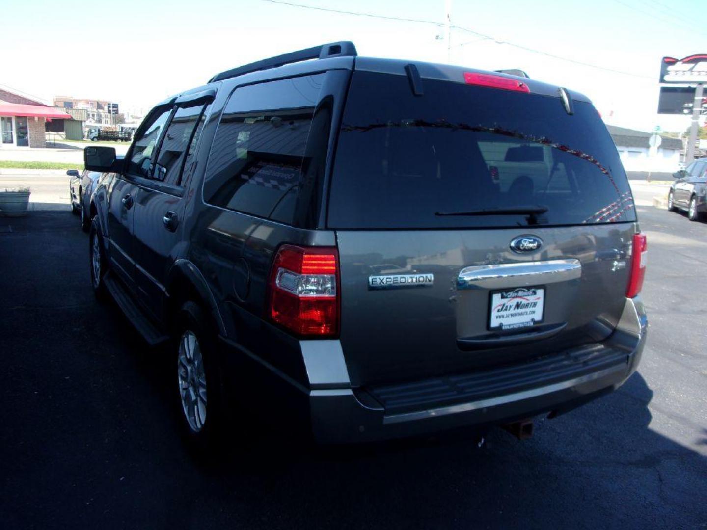 2013 GRAY FORD EXPEDITION XLT (1FMJU1H53DE) with an 5.4L engine, Automatic transmission, located at 501 E. Columbia St., Springfield, OH, 45503, (800) 262-7122, 39.925262, -83.801796 - *** New Tires *** 5.4L RWD *** 3RD Row Seating *** Serviced and Detailed ***( price reflects moonroof needs repaired to be used ) *** Jay North Auto has offered hand picked vehicles since 1965! Our customer's enjoy a NO pressure buying experience with a small town feel. All of our vehicles get - Photo#4