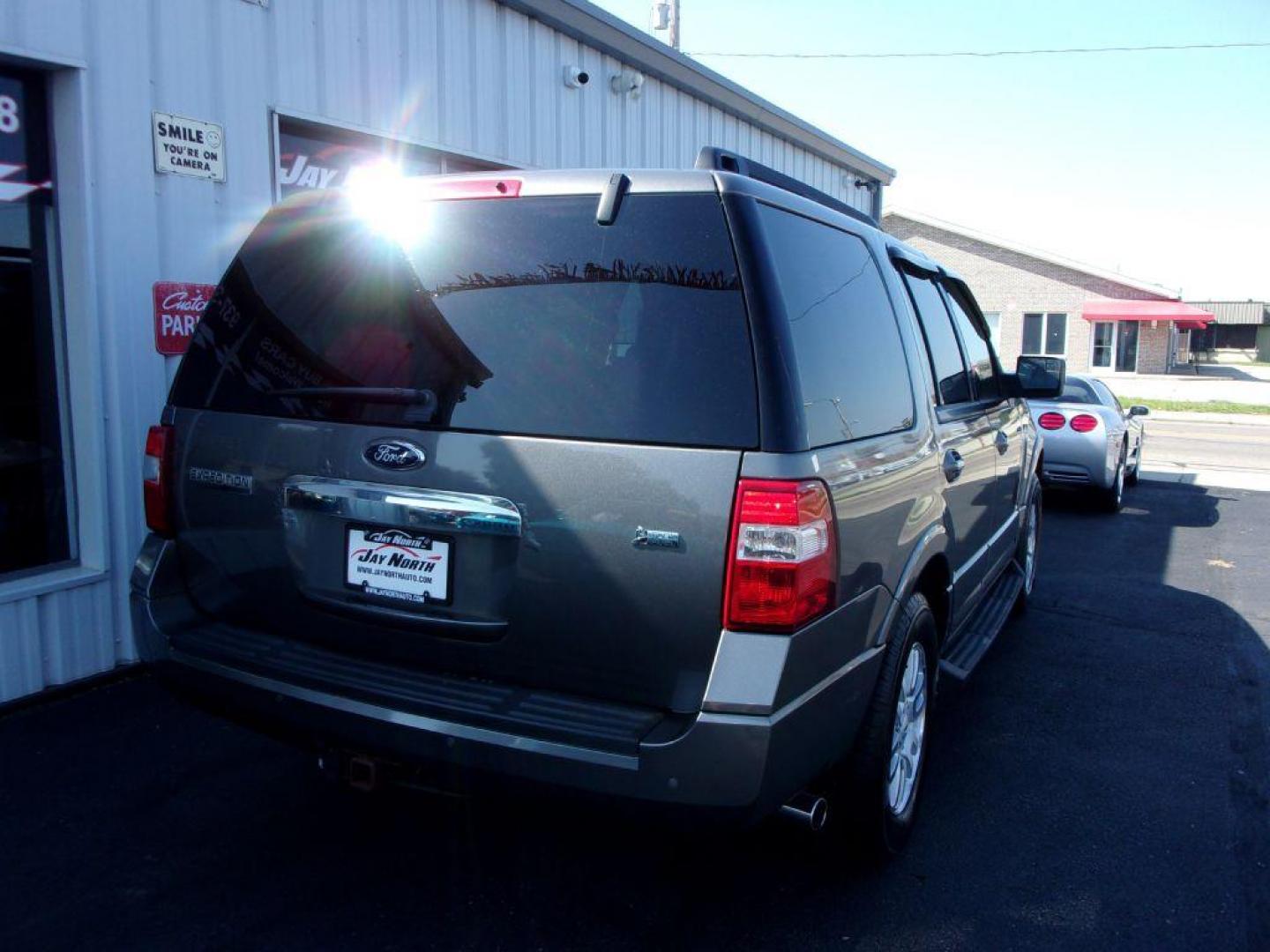2013 GRAY FORD EXPEDITION XLT (1FMJU1H53DE) with an 5.4L engine, Automatic transmission, located at 501 E. Columbia St., Springfield, OH, 45503, (800) 262-7122, 39.925262, -83.801796 - *** New Tires *** 5.4L RWD *** 3RD Row Seating *** Serviced and Detailed ***( price reflects moonroof needs repaired to be used ) *** Jay North Auto has offered hand picked vehicles since 1965! Our customer's enjoy a NO pressure buying experience with a small town feel. All of our vehicles get - Photo#6