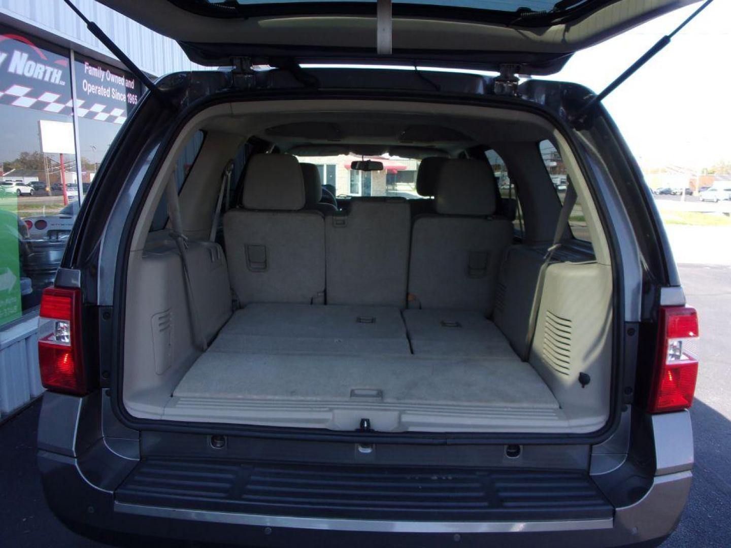 2013 GRAY FORD EXPEDITION XLT (1FMJU1H53DE) with an 5.4L engine, Automatic transmission, located at 501 E. Columbia St., Springfield, OH, 45503, (800) 262-7122, 39.925262, -83.801796 - *** New Tires *** 5.4L RWD *** 3RD Row Seating *** Serviced and Detailed ***( price reflects moonroof needs repaired to be used ) *** Jay North Auto has offered hand picked vehicles since 1965! Our customer's enjoy a NO pressure buying experience with a small town feel. All of our vehicles get - Photo#7