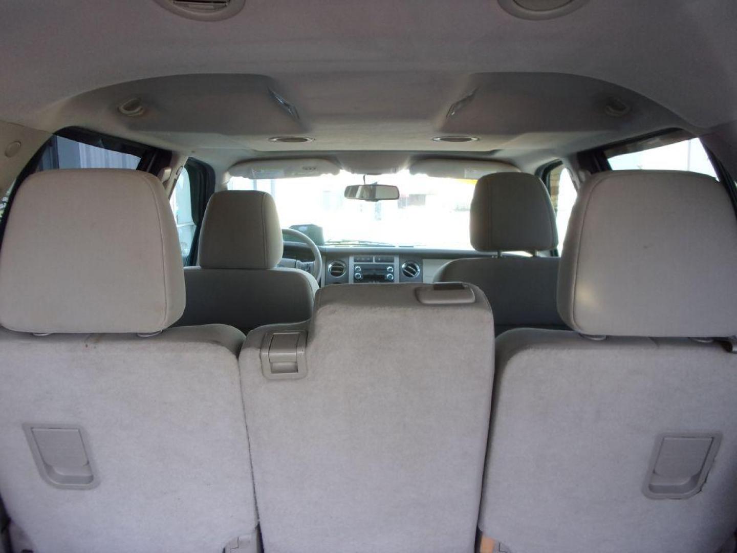 2013 GRAY FORD EXPEDITION XLT (1FMJU1H53DE) with an 5.4L engine, Automatic transmission, located at 501 E. Columbia St., Springfield, OH, 45503, (800) 262-7122, 39.925262, -83.801796 - *** New Tires *** 5.4L RWD *** 3RD Row Seating *** Serviced and Detailed ***( price reflects moonroof needs repaired to be used ) *** Jay North Auto has offered hand picked vehicles since 1965! Our customer's enjoy a NO pressure buying experience with a small town feel. All of our vehicles get - Photo#8
