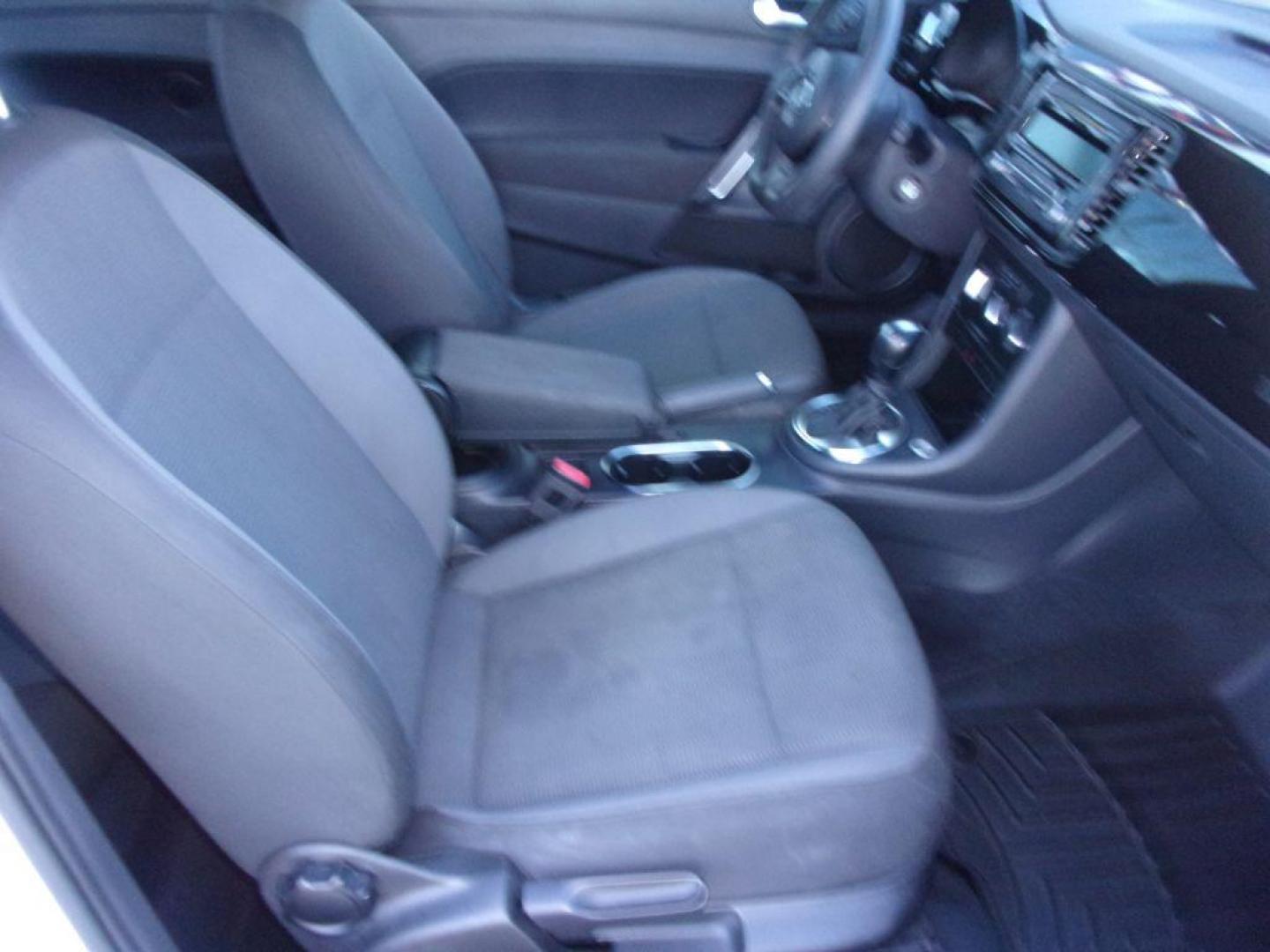 2013 WHITE VOLKSWAGEN BEETLE 2.5L (3VWFP7AT4DM) with an 2.5L engine, Automatic transmission, located at 501 E. Columbia St., Springfield, OH, 45503, (800) 262-7122, 39.925262, -83.801796 - Photo#14