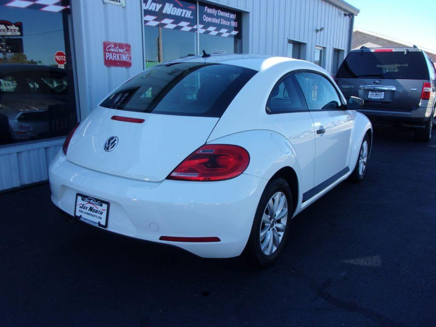 2013 WHITE VOLKSWAGEN BEETLE 2.5L (3VWFP7AT4DM) with an 2.5L engine, Automatic transmission, located at 501 E. Columbia St., Springfield, OH, 45503, (800) 262-7122, 39.925262, -83.801796 - Photo#3