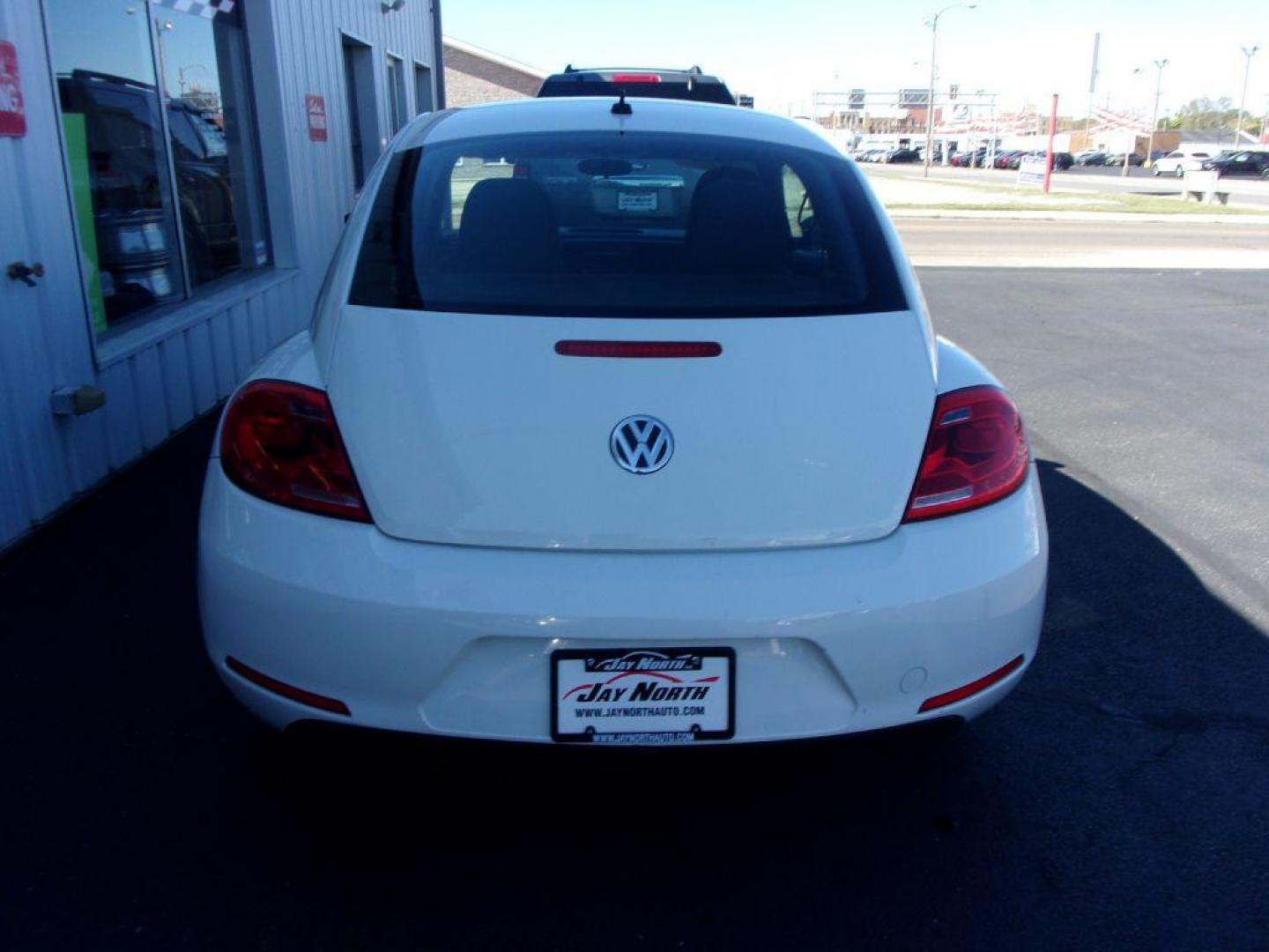 2013 WHITE VOLKSWAGEN BEETLE 2.5L (3VWFP7AT4DM) with an 2.5L engine, Automatic transmission, located at 501 E. Columbia St., Springfield, OH, 45503, (800) 262-7122, 39.925262, -83.801796 - Photo#4