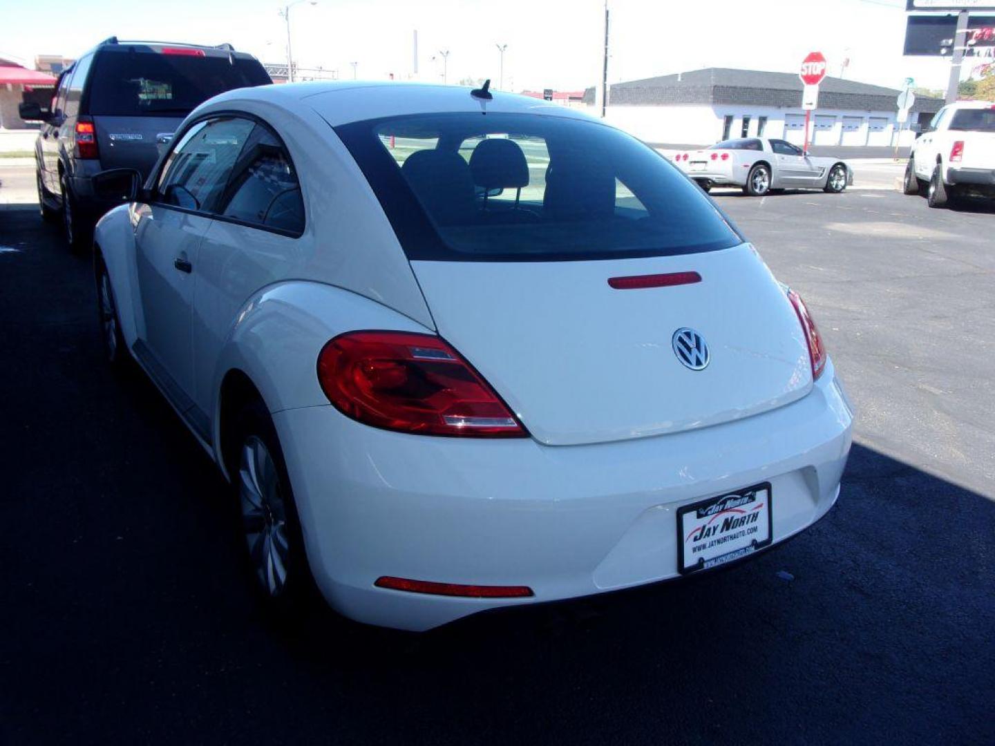 2013 WHITE VOLKSWAGEN BEETLE 2.5L (3VWFP7AT4DM) with an 2.5L engine, Automatic transmission, located at 501 E. Columbia St., Springfield, OH, 45503, (800) 262-7122, 39.925262, -83.801796 - Photo#5