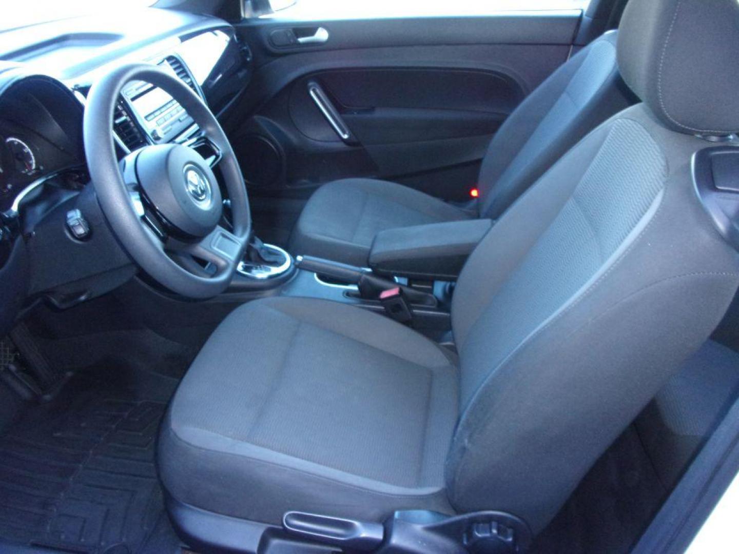 2013 WHITE VOLKSWAGEN BEETLE 2.5L (3VWFP7AT4DM) with an 2.5L engine, Automatic transmission, located at 501 E. Columbia St., Springfield, OH, 45503, (800) 262-7122, 39.925262, -83.801796 - Photo#8