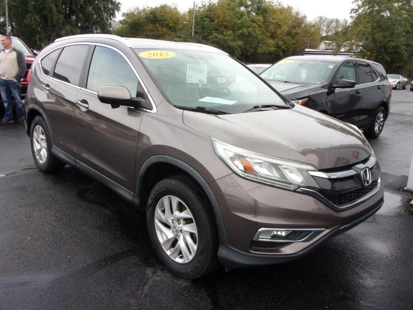 2015 PEWTER HONDA CR-V EXL (2HKRM4H79FH) with an 2.4L engine, Continuously Variable transmission, located at 501 E. Columbia St., Springfield, OH, 45503, (800) 262-7122, 39.925262, -83.801796 - Photo#1