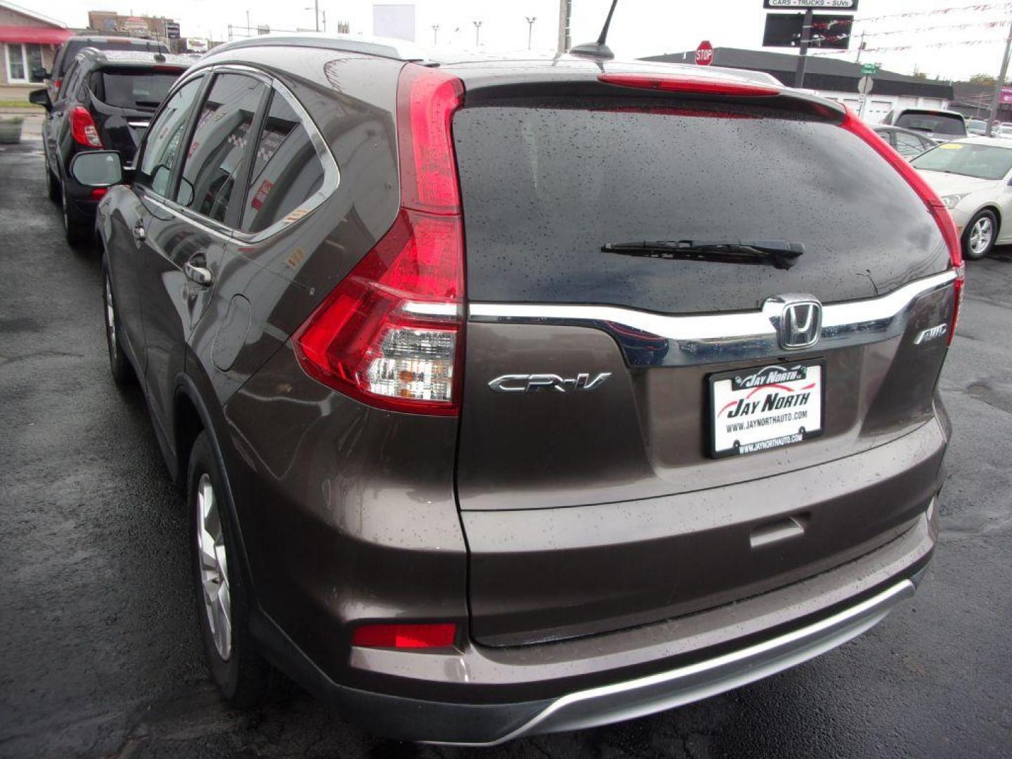 2015 PEWTER HONDA CR-V EXL (2HKRM4H79FH) with an 2.4L engine, Continuously Variable transmission, located at 501 E. Columbia St., Springfield, OH, 45503, (800) 262-7122, 39.925262, -83.801796 - Photo#5