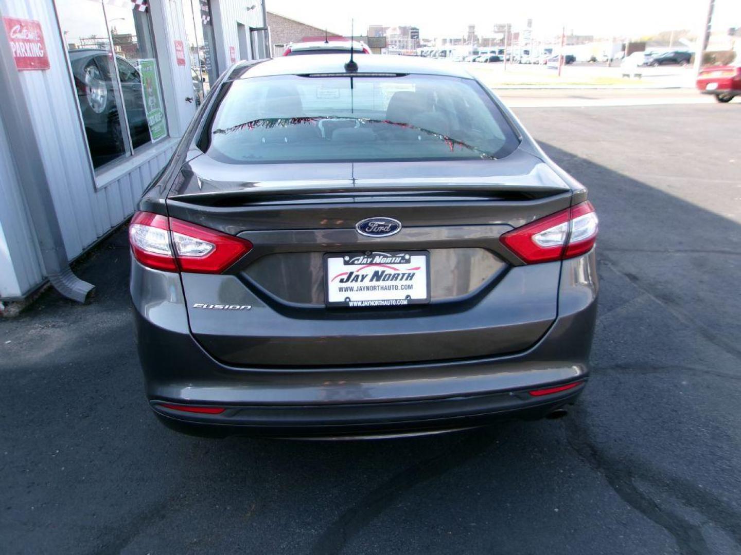 2016 GRAY FORD FUSION S (3FA6P0G75GR) with an 2.5L engine, Automatic transmission, located at 501 E. Columbia St., Springfield, OH, 45503, (800) 262-7122, 39.925262, -83.801796 - Photo#4