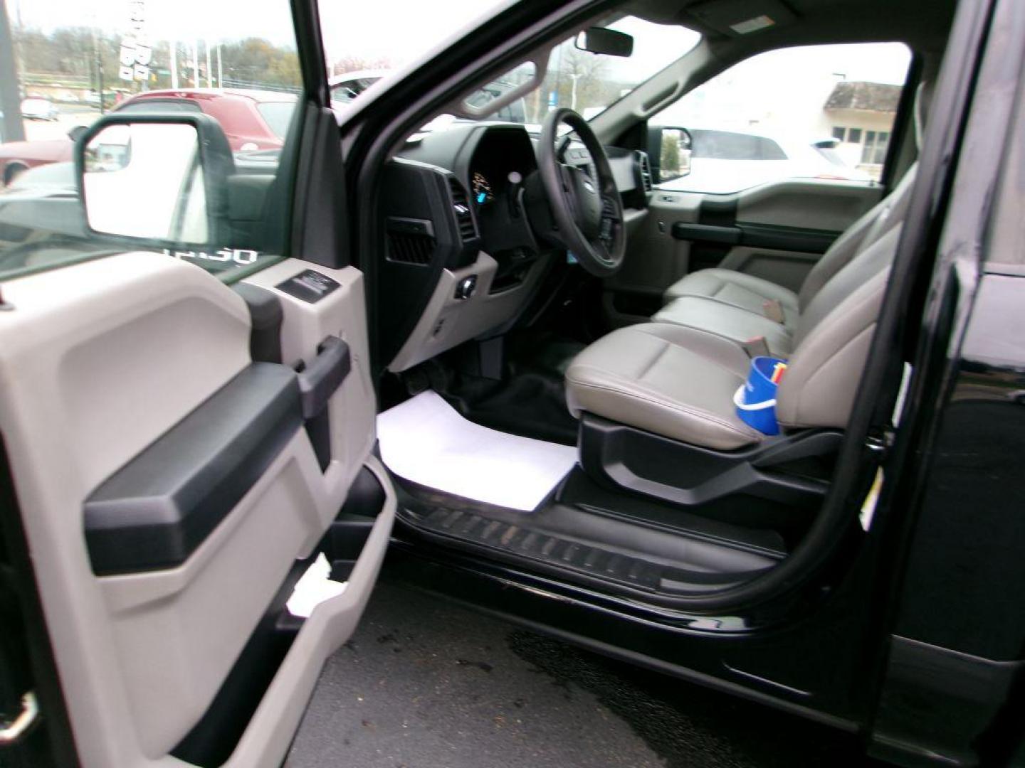 2018 BLACK FORD F150 XL SPORT (1FTMF1CP1JK) with an 2.7L engine, Automatic transmission, located at 501 E. Columbia St., Springfield, OH, 45503, (800) 262-7122, 39.925262, -83.801796 - *** 1 Owner w/ Clean CarFax *** XL Sport Appearance Package *** Ecoboost *** Power Windows and Locks *** CLEAN *** Tow *** Jay North Auto has offered hand picked vehicles since 1965! Our customer's enjoy a NO pressure buying experience with a small town feel. All of our vehicles get fully inspec - Photo#9
