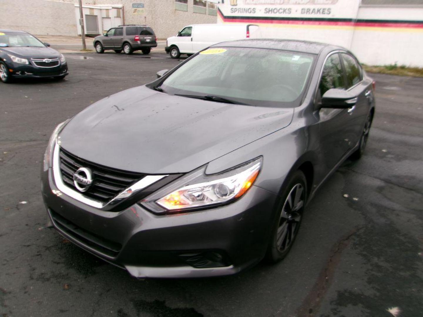 2018 GRAY NISSAN ALTIMA 2.5 SV (1N4AL3AP3JC) with an 2.5L engine, Continuously Variable transmission, located at 501 E. Columbia St., Springfield, OH, 45503, (800) 262-7122, 39.925262, -83.801796 - Photo#3