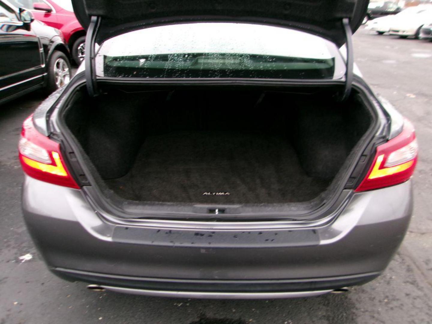 2018 GRAY NISSAN ALTIMA 2.5 SV (1N4AL3AP3JC) with an 2.5L engine, Continuously Variable transmission, located at 501 E. Columbia St., Springfield, OH, 45503, (800) 262-7122, 39.925262, -83.801796 - Photo#7