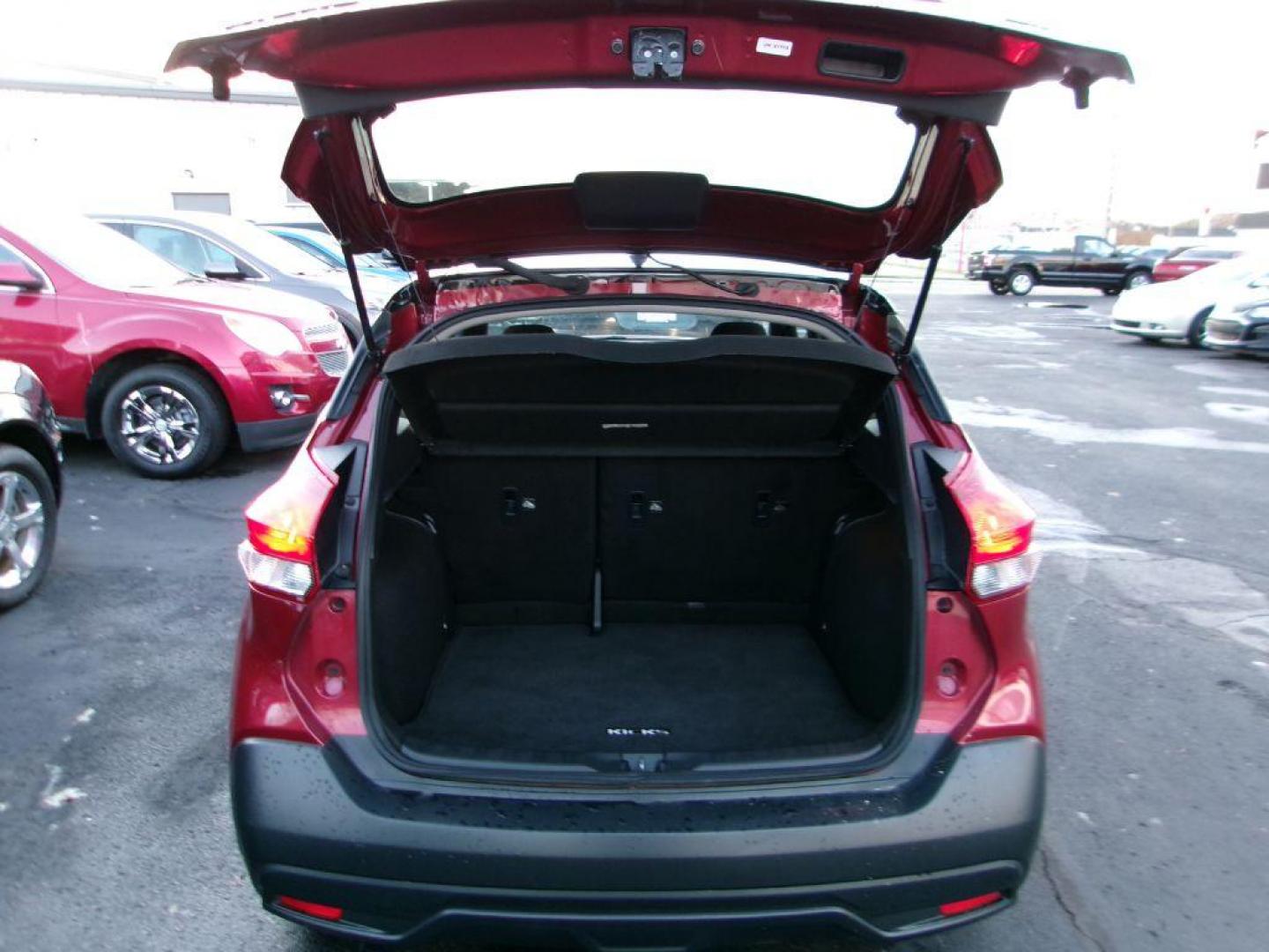 2019 RED NISSAN KICKS SV (3N1CP5CU4KL) with an 1.6L engine, Continuously Variable transmission, located at 501 E. Columbia St., Springfield, OH, 45503, (800) 262-7122, 39.925262, -83.801796 - Photo#6
