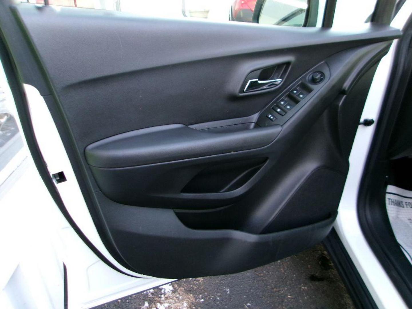 2016 WHITE CHEVROLET TRAX 1LT (KL7CJLSBXGB) with an 1.4L engine, Automatic transmission, located at 501 E. Columbia St., Springfield, OH, 45503, (800) 262-7122, 39.925262, -83.801796 - Photo#12