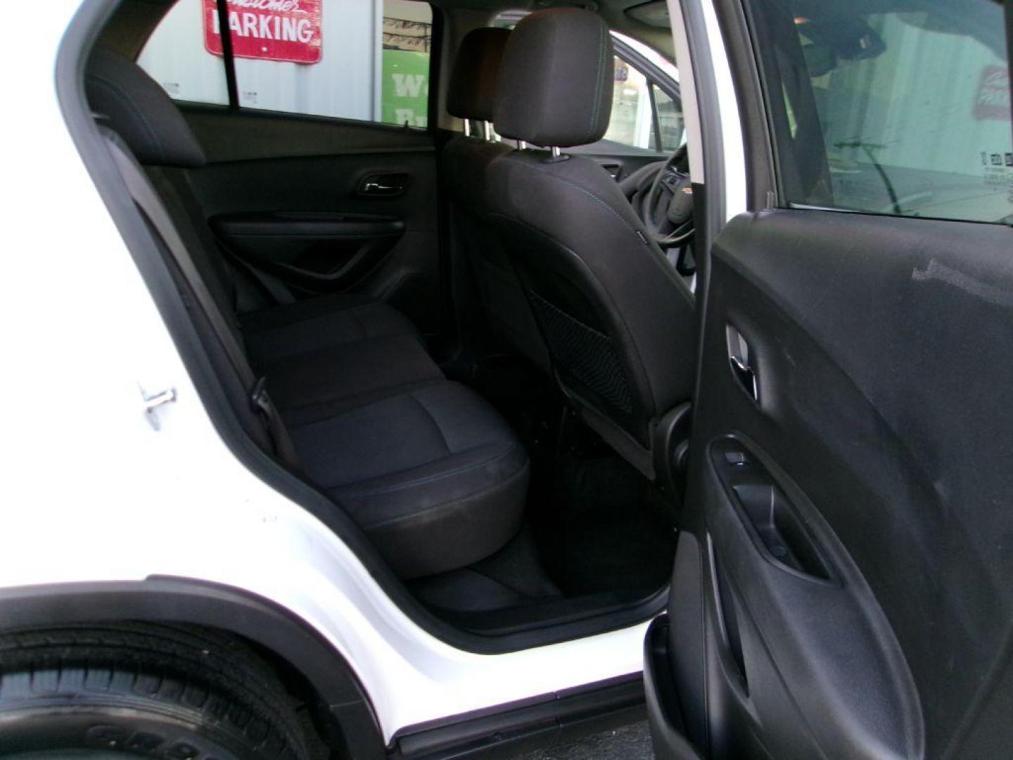2016 WHITE CHEVROLET TRAX 1LT (KL7CJLSBXGB) with an 1.4L engine, Automatic transmission, located at 501 E. Columbia St., Springfield, OH, 45503, (800) 262-7122, 39.925262, -83.801796 - Photo#14