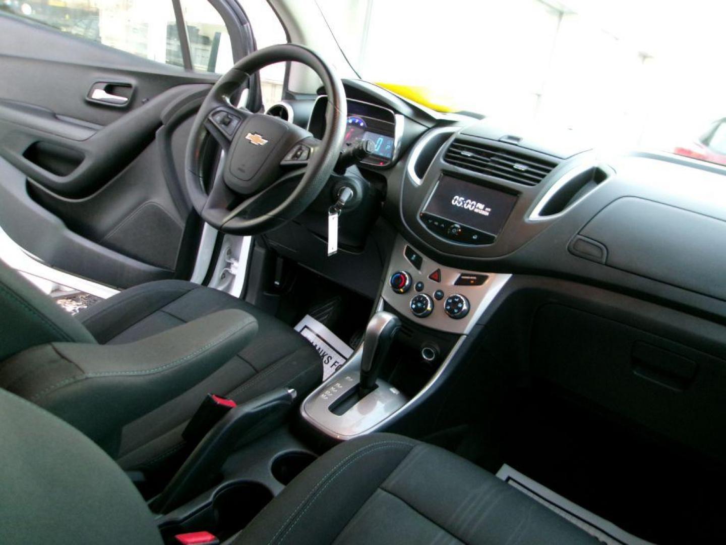 2016 WHITE CHEVROLET TRAX 1LT (KL7CJLSBXGB) with an 1.4L engine, Automatic transmission, located at 501 E. Columbia St., Springfield, OH, 45503, (800) 262-7122, 39.925262, -83.801796 - Photo#15