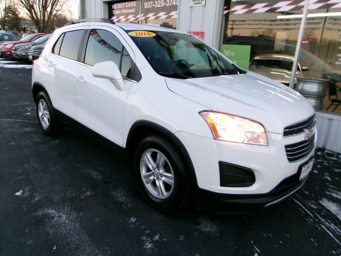 2016 WHITE CHEVROLET TRAX 1LT (KL7CJLSBXGB) with an 1.4L engine, Automatic transmission, located at 501 E. Columbia St., Springfield, OH, 45503, (800) 262-7122, 39.925262, -83.801796 - Photo#1