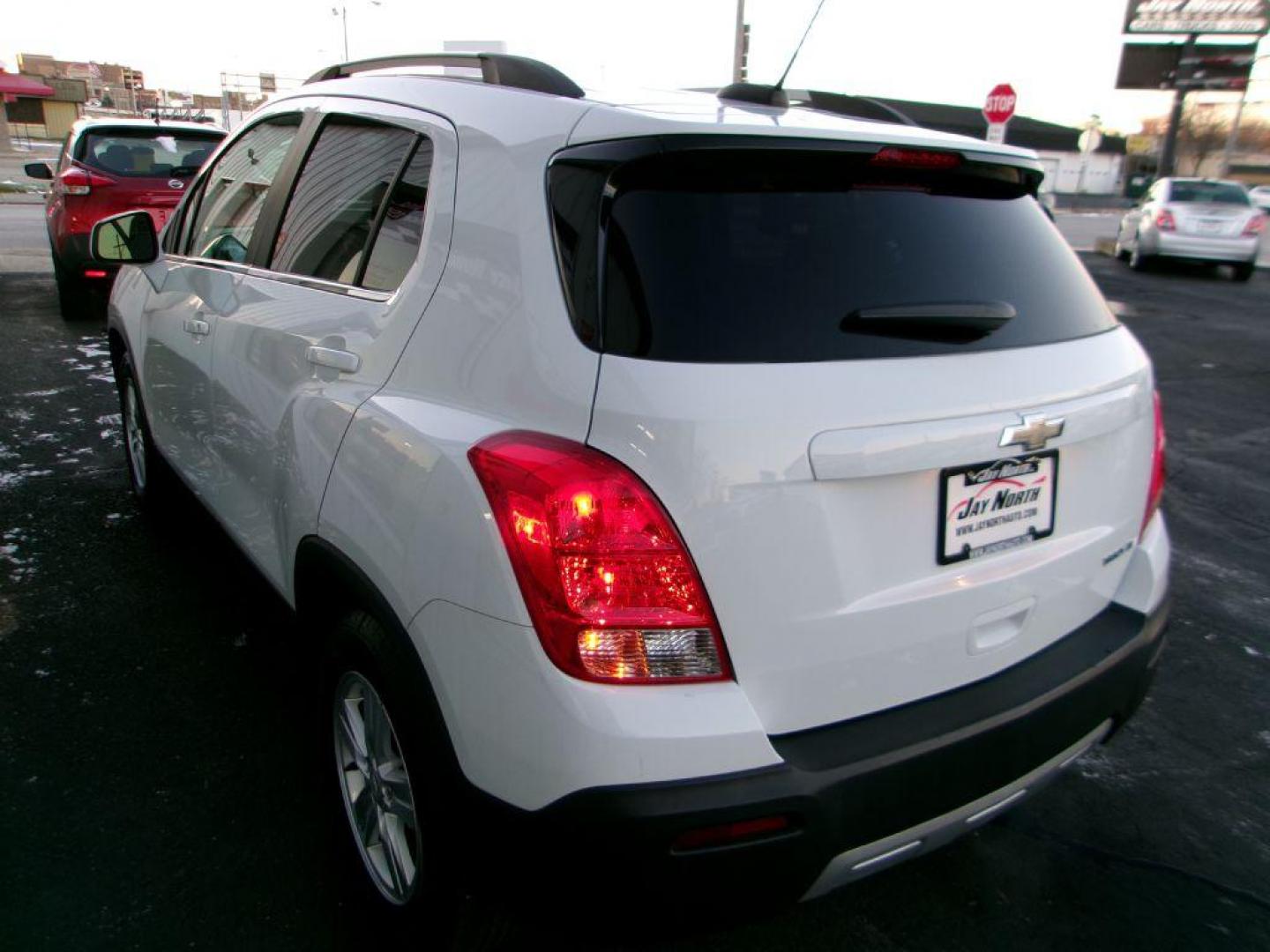 2016 WHITE CHEVROLET TRAX 1LT (KL7CJLSBXGB) with an 1.4L engine, Automatic transmission, located at 501 E. Columbia St., Springfield, OH, 45503, (800) 262-7122, 39.925262, -83.801796 - Photo#4