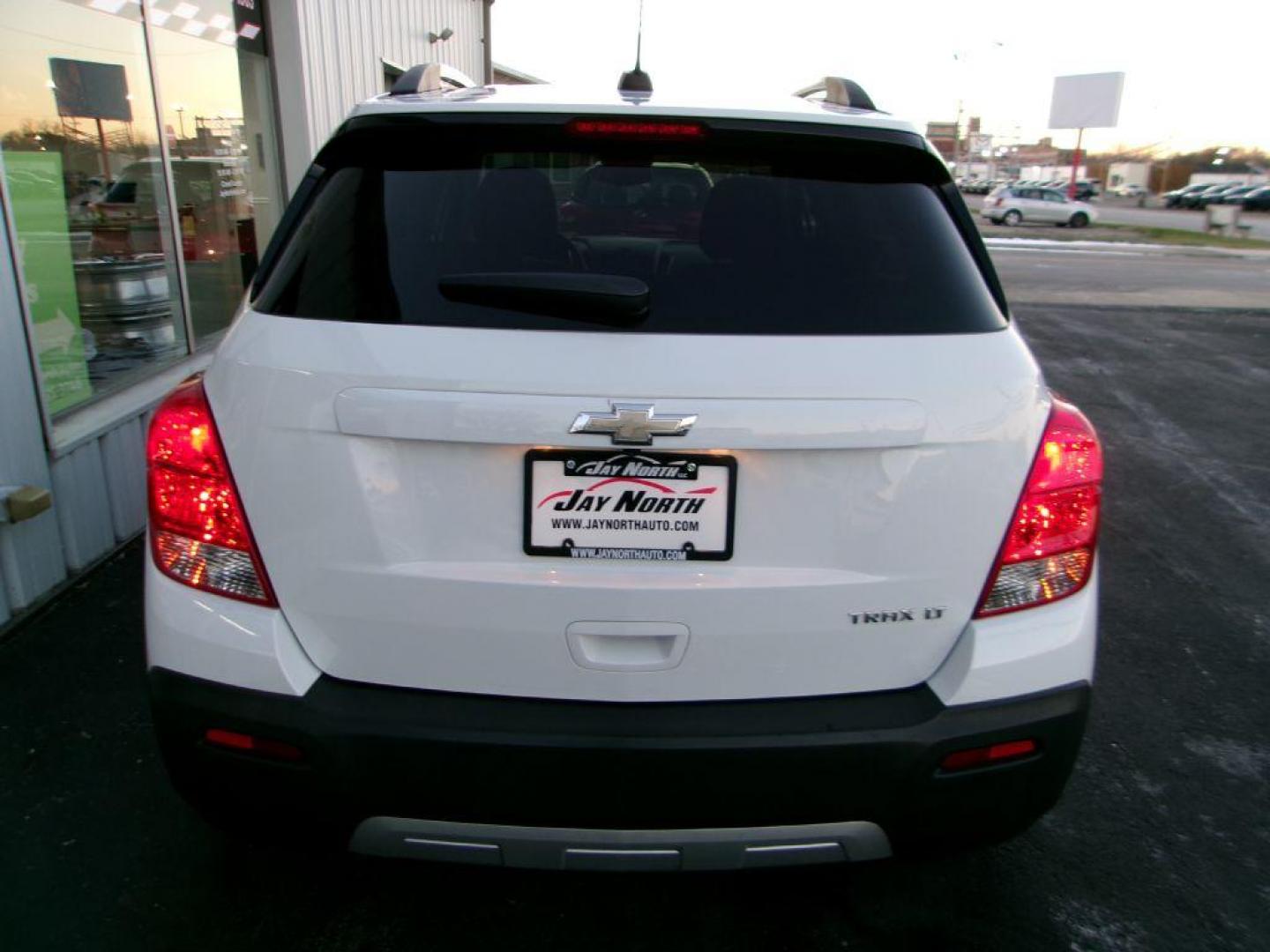 2016 WHITE CHEVROLET TRAX 1LT (KL7CJLSBXGB) with an 1.4L engine, Automatic transmission, located at 501 E. Columbia St., Springfield, OH, 45503, (800) 262-7122, 39.925262, -83.801796 - Photo#5