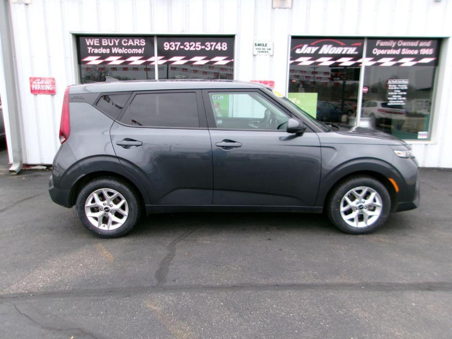 2022 GRAY KIA SOUL LX (KNDJ23AU6N7) with an 2.0L engine, Continuously Variable transmission, located at 501 E. Columbia St., Springfield, OH, 45503, (800) 262-7122, 39.925262, -83.801796 - ***1-Owner***Clean Carfax***LX***Blind Spot***New Tires***Serviced and Detailed*** Jay North Auto has offered hand picked vehicles since 1965! Our customer's enjoy a NO pressure buying experience with a small town feel. All of our vehicles get fully inspected and detailed. We are a preferred dea - Photo#0