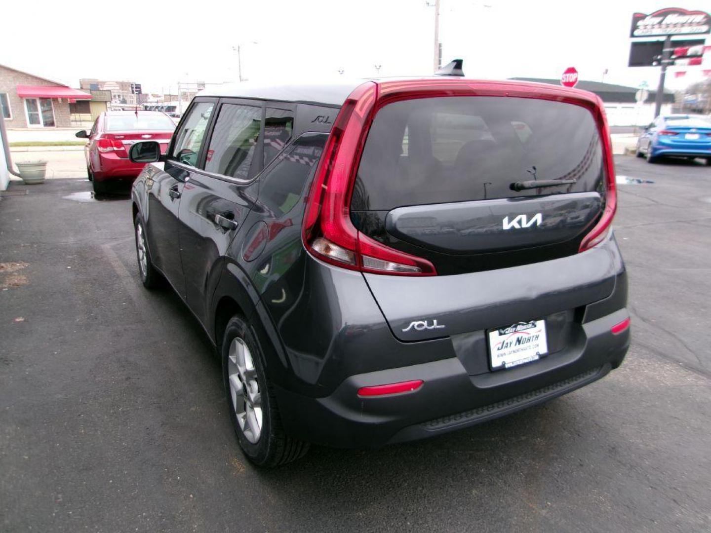 2022 GRAY KIA SOUL LX (KNDJ23AU6N7) with an 2.0L engine, Continuously Variable transmission, located at 501 E. Columbia St., Springfield, OH, 45503, (800) 262-7122, 39.925262, -83.801796 - ***1-Owner***Clean Carfax***LX***Blind Spot***New Tires***Serviced and Detailed*** Jay North Auto has offered hand picked vehicles since 1965! Our customer's enjoy a NO pressure buying experience with a small town feel. All of our vehicles get fully inspected and detailed. We are a preferred dea - Photo#5