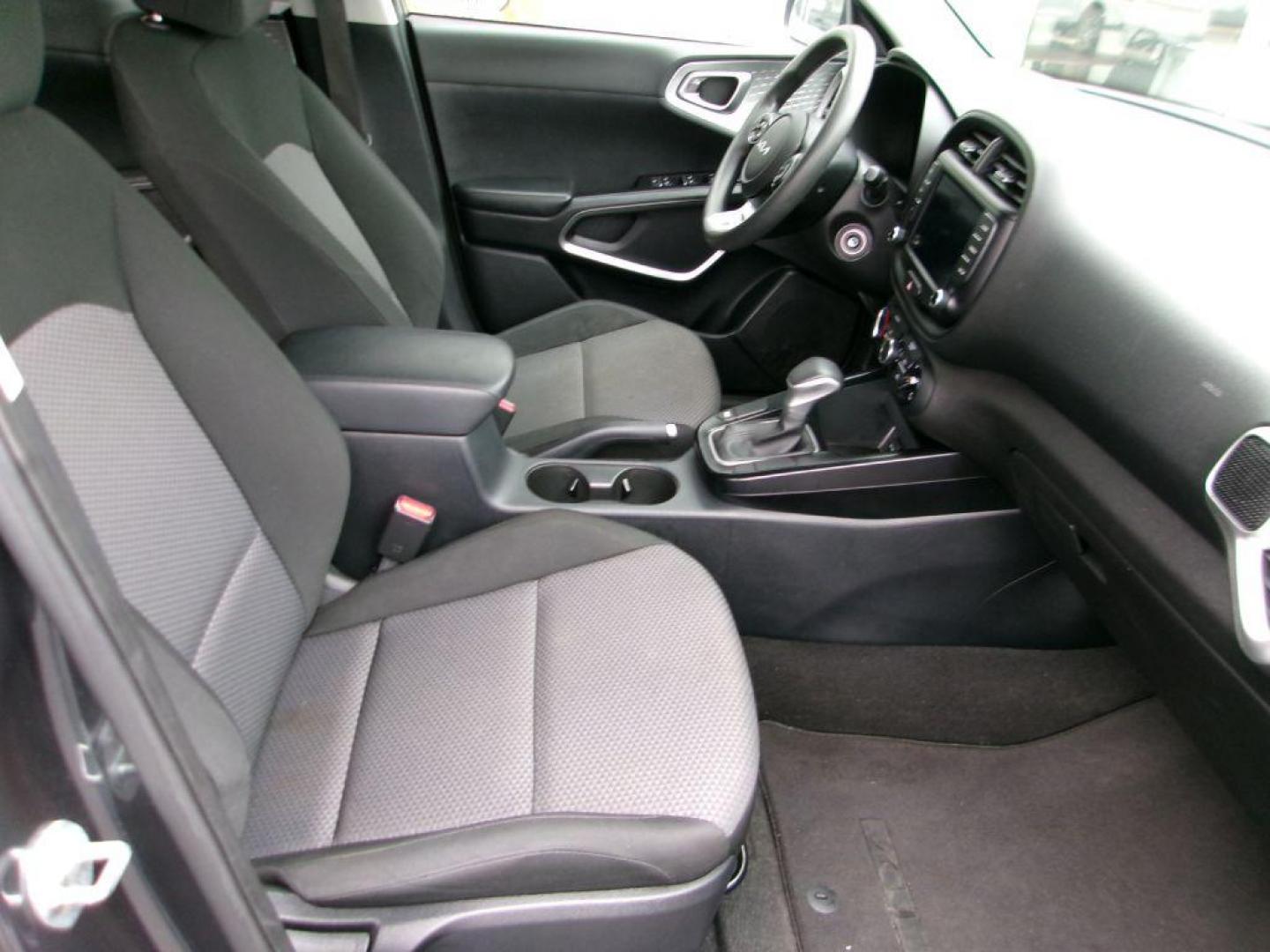 2022 GRAY KIA SOUL LX (KNDJ23AU6N7) with an 2.0L engine, Continuously Variable transmission, located at 501 E. Columbia St., Springfield, OH, 45503, (800) 262-7122, 39.925262, -83.801796 - ***1-Owner***Clean Carfax***LX***Blind Spot***New Tires***Serviced and Detailed*** Jay North Auto has offered hand picked vehicles since 1965! Our customer's enjoy a NO pressure buying experience with a small town feel. All of our vehicles get fully inspected and detailed. We are a preferred dea - Photo#17
