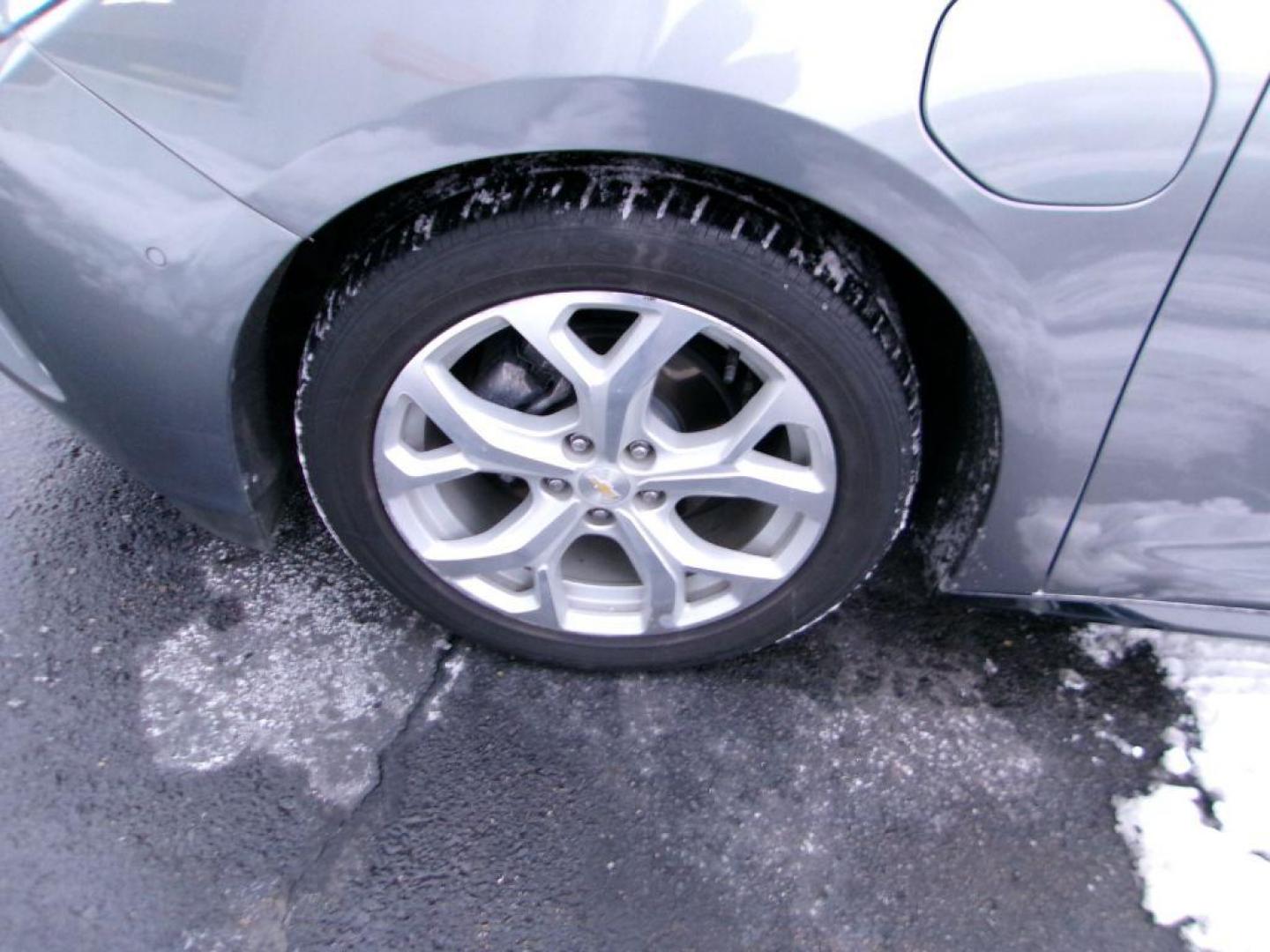 2018 GRAY CHEVROLET VOLT PREMIER (1G1RD6S5XJU) with an 1.5L engine, Automatic transmission, located at 501 E. Columbia St., Springfield, OH, 45503, (800) 262-7122, 39.925262, -83.801796 - Photo#14