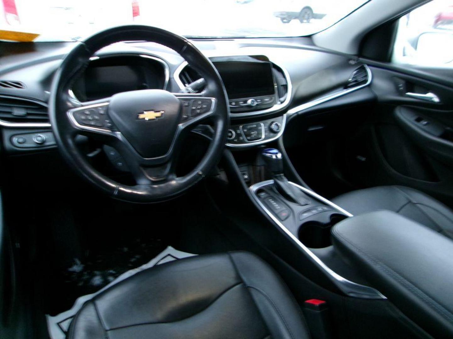 2018 GRAY CHEVROLET VOLT PREMIER (1G1RD6S5XJU) with an 1.5L engine, Automatic transmission, located at 501 E. Columbia St., Springfield, OH, 45503, (800) 262-7122, 39.925262, -83.801796 - Photo#7
