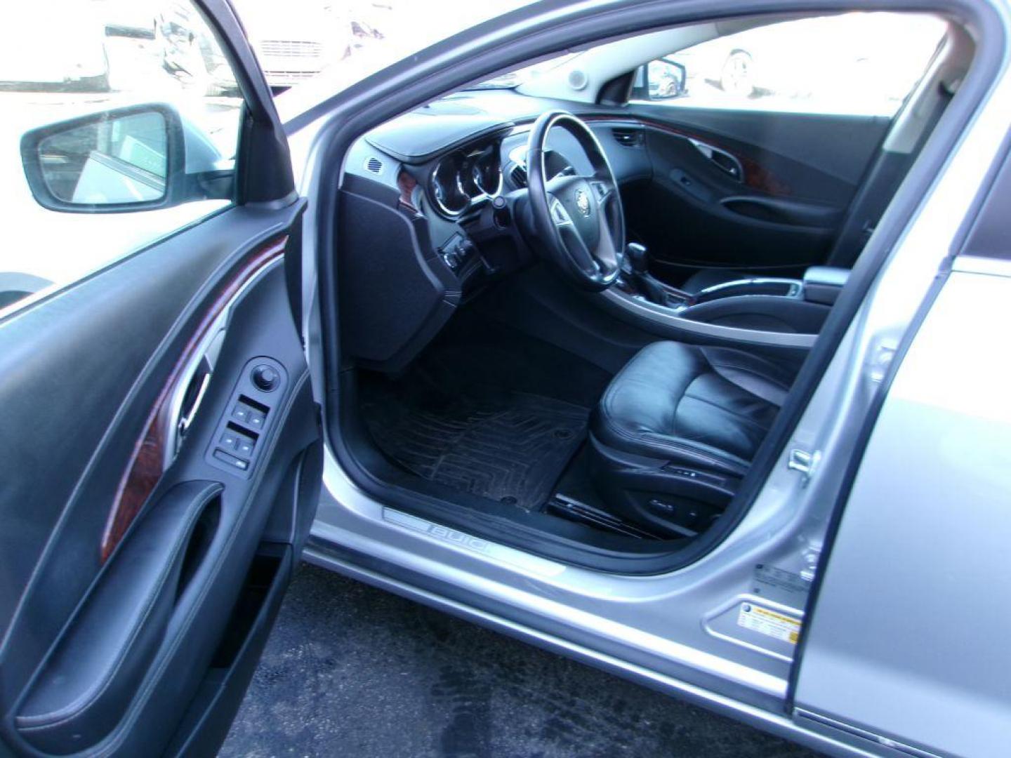 2011 SILVER BUICK LACROSSE CXL (1G4GC5EC5BF) with an 2.4L engine, Automatic transmission, located at 501 E. Columbia St., Springfield, OH, 45503, (800) 262-7122, 39.925262, -83.801796 - Photo#12