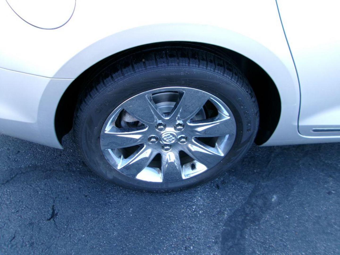 2011 SILVER BUICK LACROSSE CXL (1G4GC5EC5BF) with an 2.4L engine, Automatic transmission, located at 501 E. Columbia St., Springfield, OH, 45503, (800) 262-7122, 39.925262, -83.801796 - Photo#14