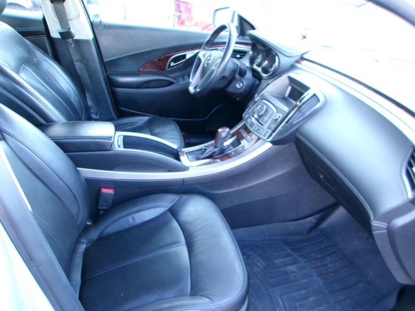 2011 SILVER BUICK LACROSSE CXL (1G4GC5EC5BF) with an 2.4L engine, Automatic transmission, located at 501 E. Columbia St., Springfield, OH, 45503, (800) 262-7122, 39.925262, -83.801796 - Photo#8