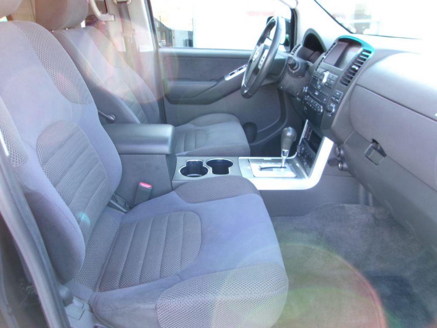 2008 BLACK NISSAN PATHFINDER SE (5N1AR18BX8C) with an 4.0L engine, Automatic transmission, located at 501 E. Columbia St., Springfield, OH, 45503, (800) 262-7122, 39.925262, -83.801796 - Photo#19
