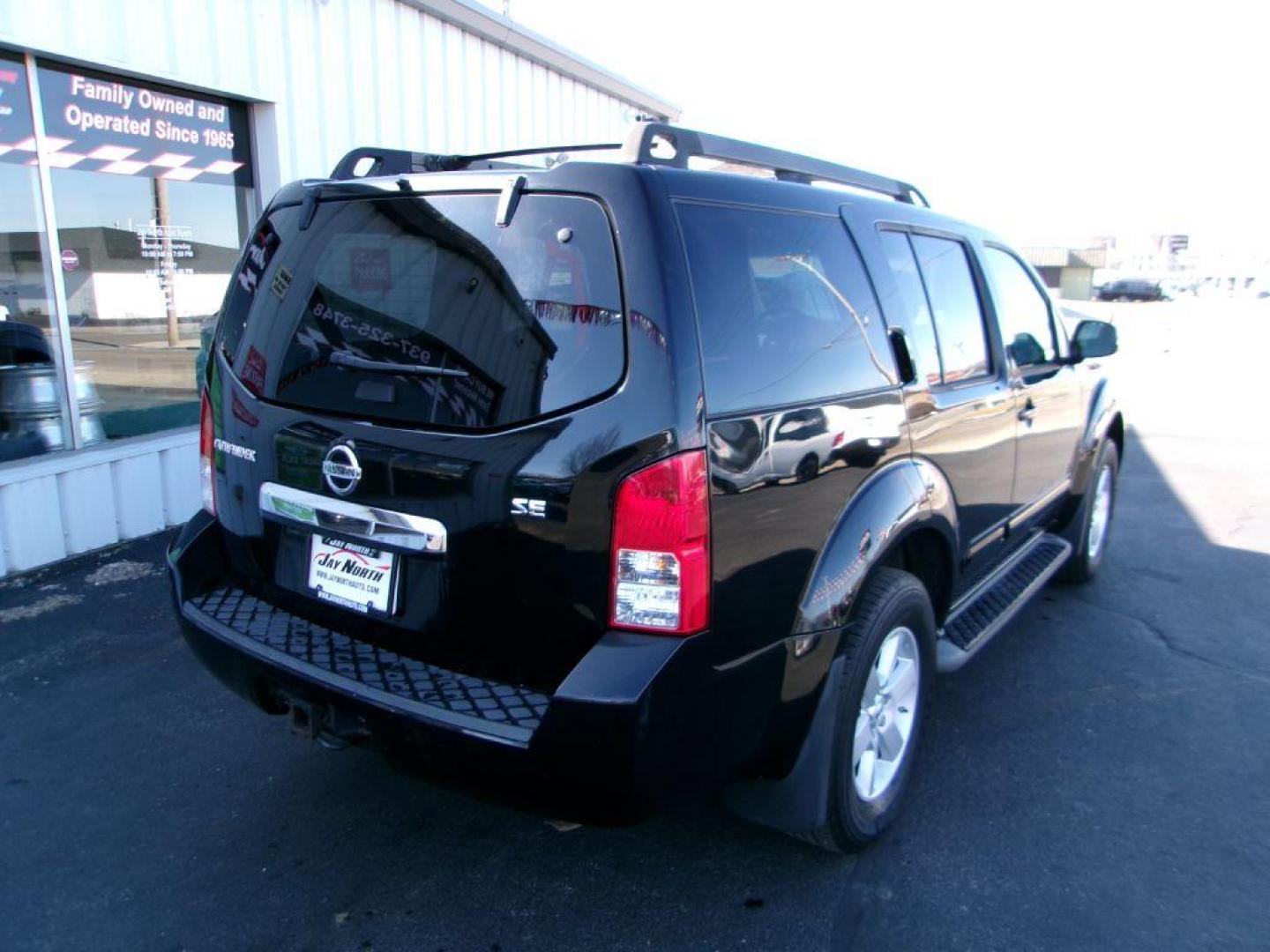 2008 BLACK NISSAN PATHFINDER SE (5N1AR18BX8C) with an 4.0L engine, Automatic transmission, located at 501 E. Columbia St., Springfield, OH, 45503, (800) 262-7122, 39.925262, -83.801796 - Photo#3
