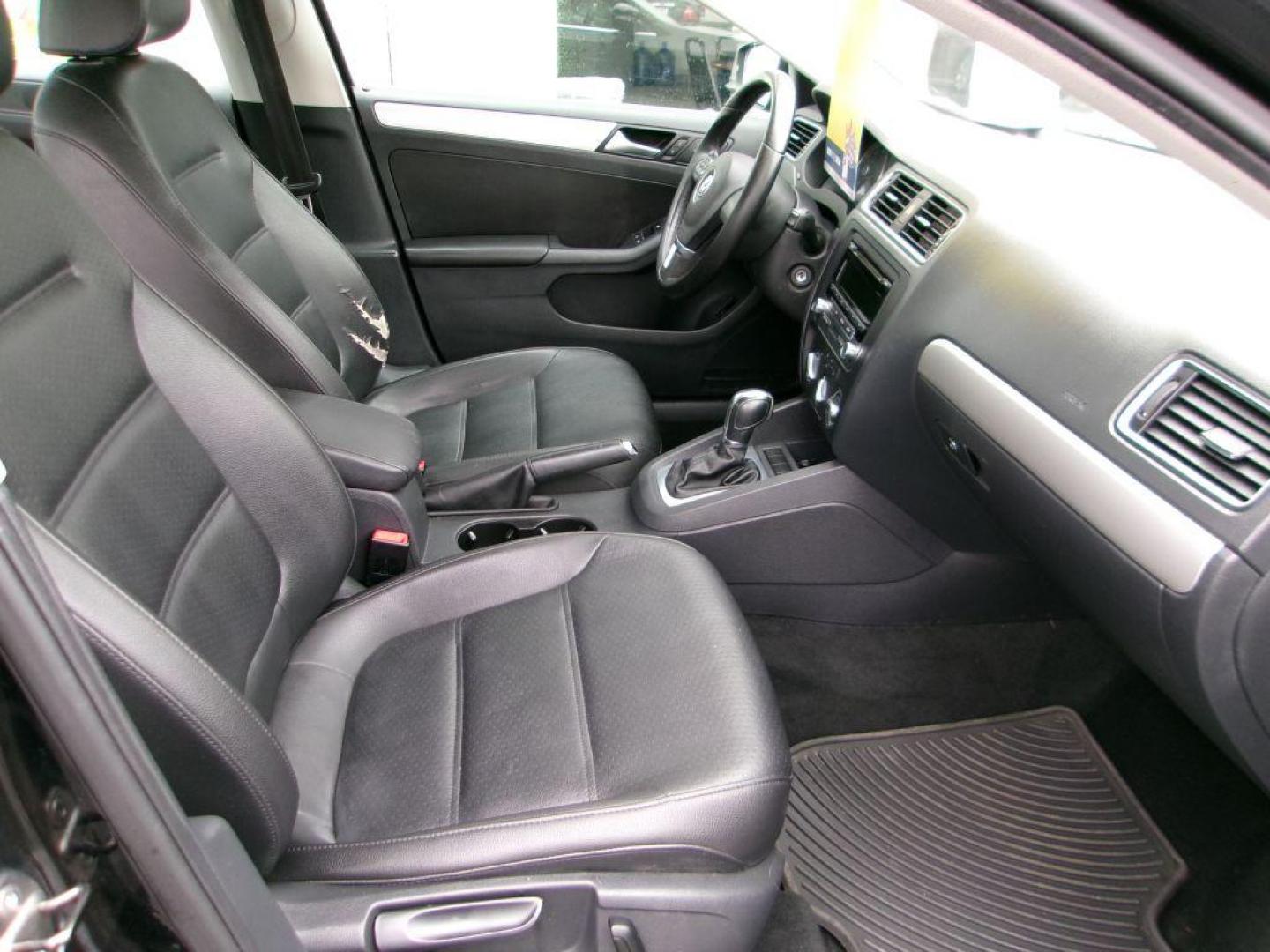 2013 BLACK VOLKSWAGEN JETTA SE (3VWDP7AJ2DM) with an 2.5L engine, Automatic transmission, located at 501 E. Columbia St., Springfield, OH, 45503, (800) 262-7122, 39.925262, -83.801796 - Photo#12