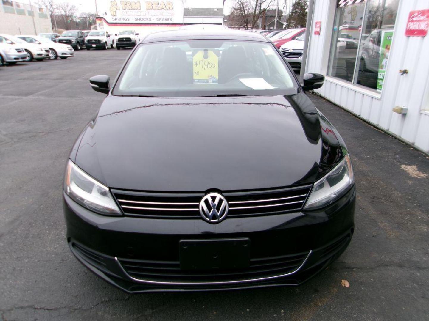 2013 BLACK VOLKSWAGEN JETTA SE (3VWDP7AJ2DM) with an 2.5L engine, Automatic transmission, located at 501 E. Columbia St., Springfield, OH, 45503, (800) 262-7122, 39.925262, -83.801796 - Photo#1
