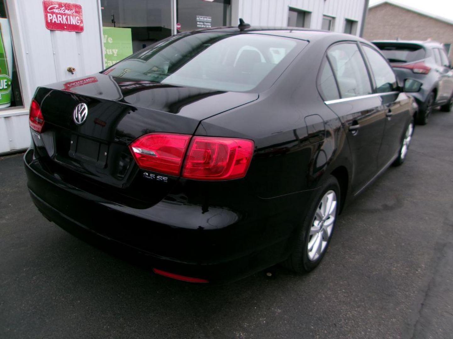 2013 BLACK VOLKSWAGEN JETTA SE (3VWDP7AJ2DM) with an 2.5L engine, Automatic transmission, located at 501 E. Columbia St., Springfield, OH, 45503, (800) 262-7122, 39.925262, -83.801796 - Photo#3