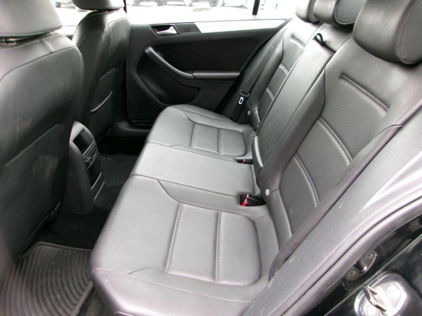 2013 BLACK VOLKSWAGEN JETTA SE (3VWDP7AJ2DM) with an 2.5L engine, Automatic transmission, located at 501 E. Columbia St., Springfield, OH, 45503, (800) 262-7122, 39.925262, -83.801796 - Photo#7