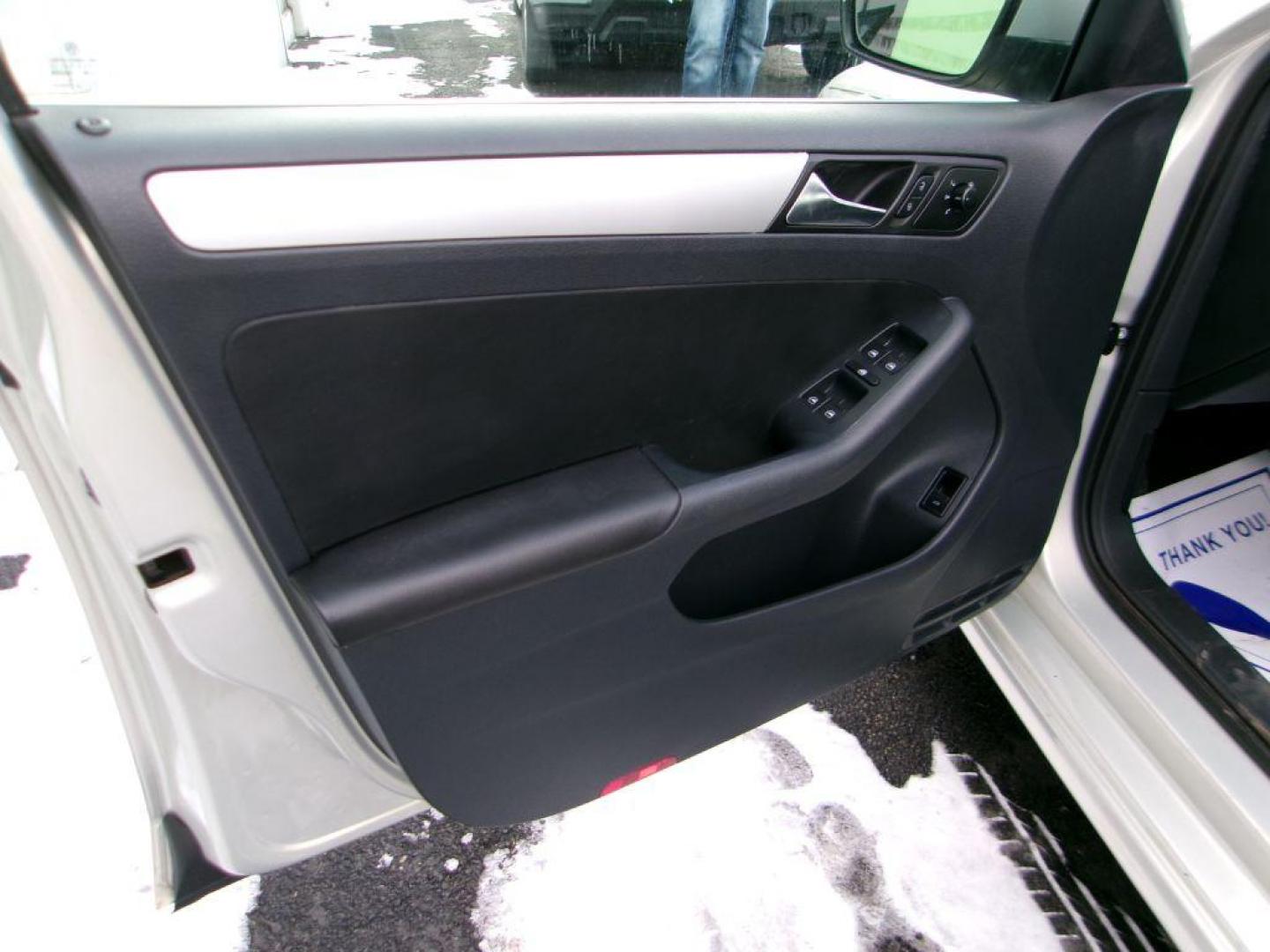 2011 BEIGE VOLKSWAGEN JETTA SEL (3VWLX7AJXBM) with an 2.5L engine, Automatic transmission, located at 501 E. Columbia St., Springfield, OH, 45503, (800) 262-7122, 39.925262, -83.801796 - *** New Tires *** SEL *** Leather *** Moonroof *** 2.5L FWD *** Premium Audio *** Jay North Auto has offered hand picked vehicles since 1965! Our customer's enjoy a NO pressure buying experience with a small town feel. All of our vehicles get fully inspected and detailed. We are a preferred dea - Photo#11