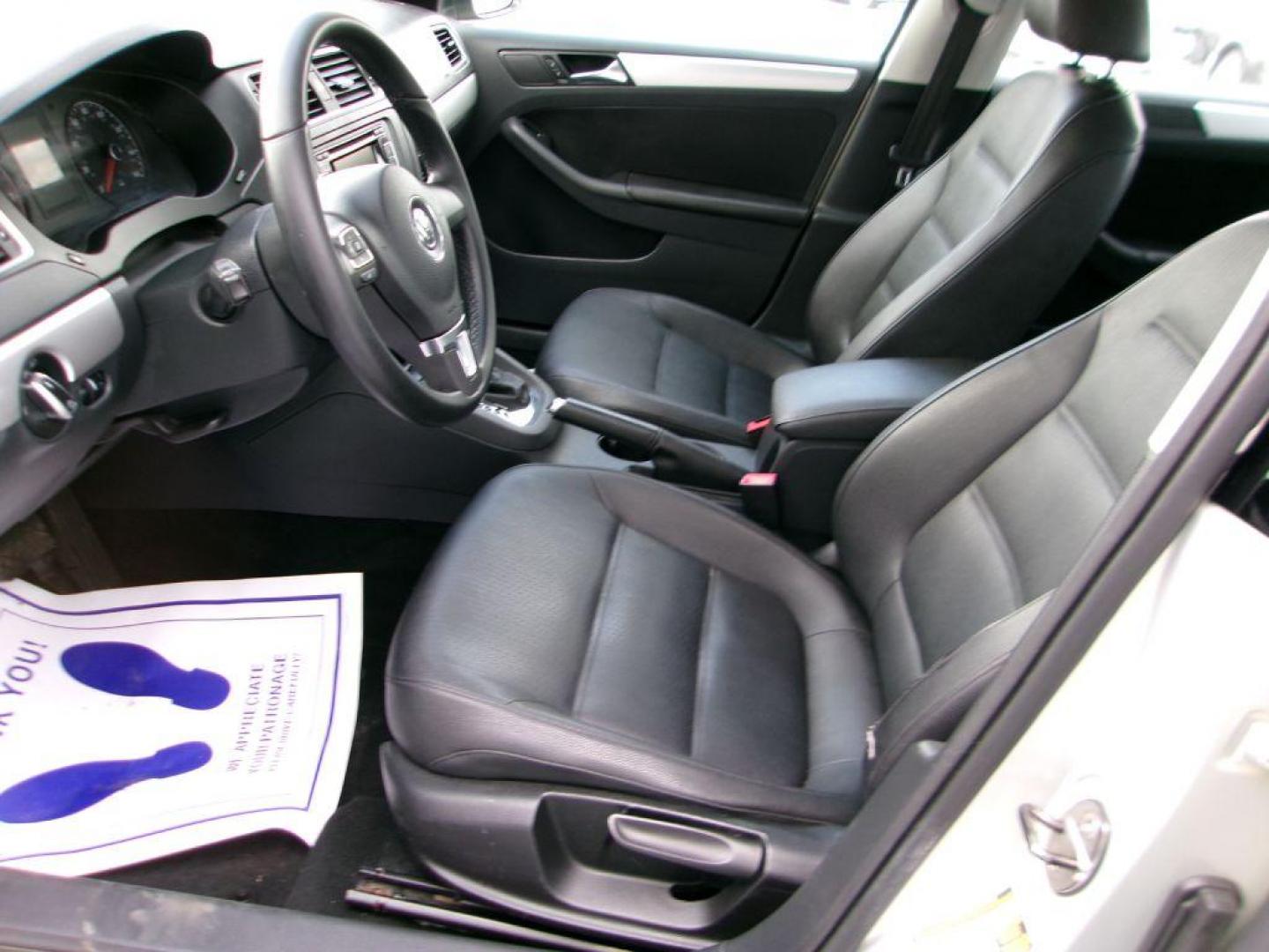 2011 BEIGE VOLKSWAGEN JETTA SEL (3VWLX7AJXBM) with an 2.5L engine, Automatic transmission, located at 501 E. Columbia St., Springfield, OH, 45503, (800) 262-7122, 39.925262, -83.801796 - *** New Tires *** SEL *** Leather *** Moonroof *** 2.5L FWD *** Premium Audio *** Jay North Auto has offered hand picked vehicles since 1965! Our customer's enjoy a NO pressure buying experience with a small town feel. All of our vehicles get fully inspected and detailed. We are a preferred dea - Photo#12