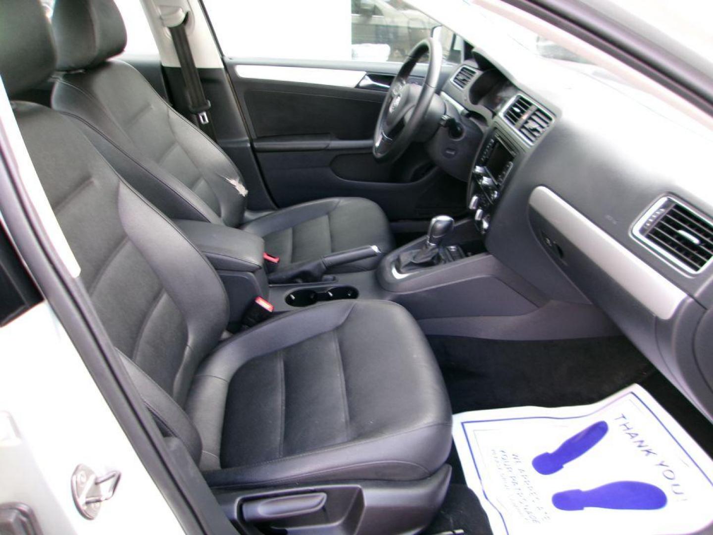 2011 BEIGE VOLKSWAGEN JETTA SEL (3VWLX7AJXBM) with an 2.5L engine, Automatic transmission, located at 501 E. Columbia St., Springfield, OH, 45503, (800) 262-7122, 39.925262, -83.801796 - *** New Tires *** SEL *** Leather *** Moonroof *** 2.5L FWD *** Premium Audio *** Jay North Auto has offered hand picked vehicles since 1965! Our customer's enjoy a NO pressure buying experience with a small town feel. All of our vehicles get fully inspected and detailed. We are a preferred dea - Photo#16