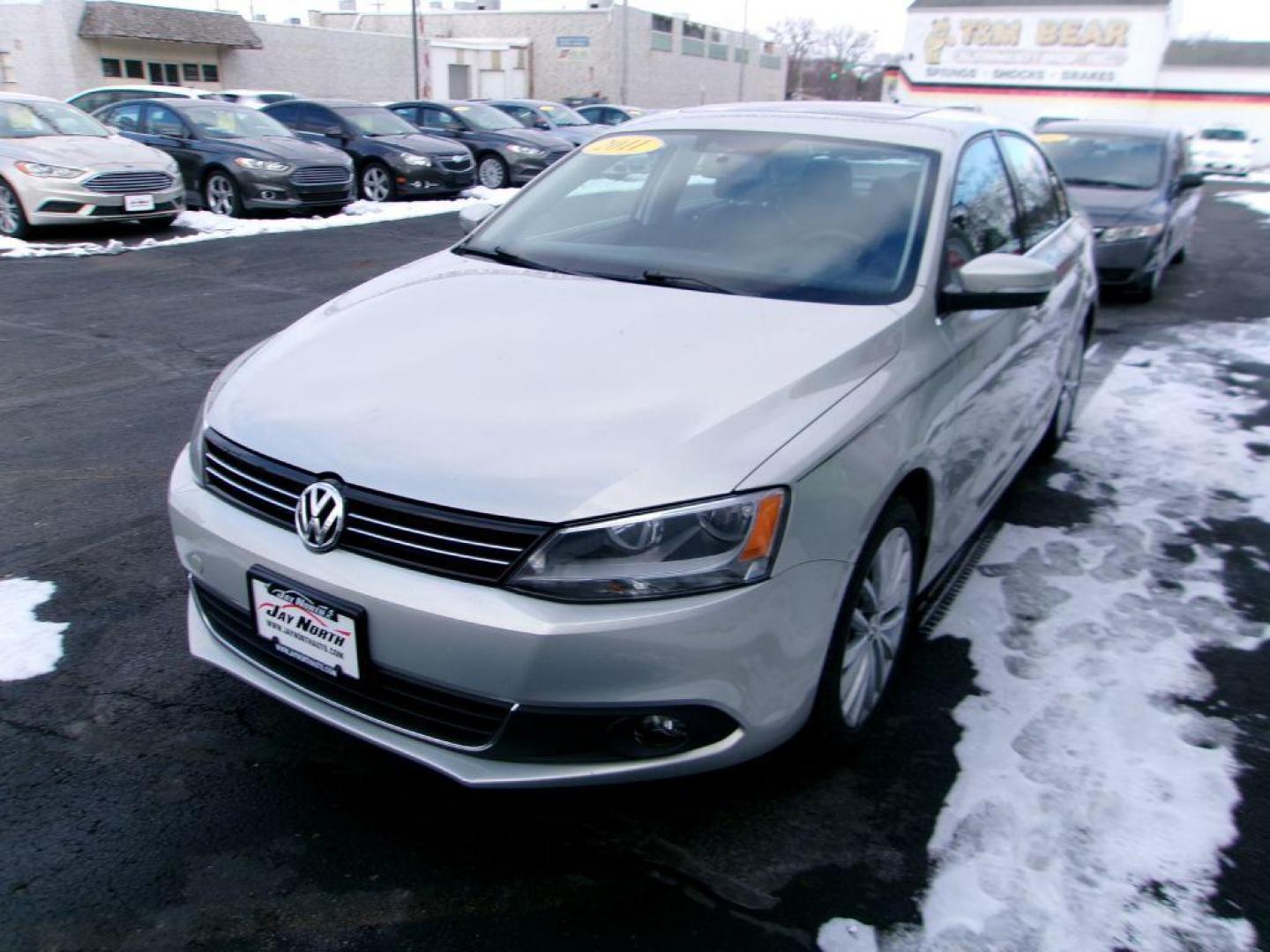 2011 BEIGE VOLKSWAGEN JETTA SEL (3VWLX7AJXBM) with an 2.5L engine, Automatic transmission, located at 501 E. Columbia St., Springfield, OH, 45503, (800) 262-7122, 39.925262, -83.801796 - *** New Tires *** SEL *** Leather *** Moonroof *** 2.5L FWD *** Premium Audio *** Jay North Auto has offered hand picked vehicles since 1965! Our customer's enjoy a NO pressure buying experience with a small town feel. All of our vehicles get fully inspected and detailed. We are a preferred dea - Photo#3