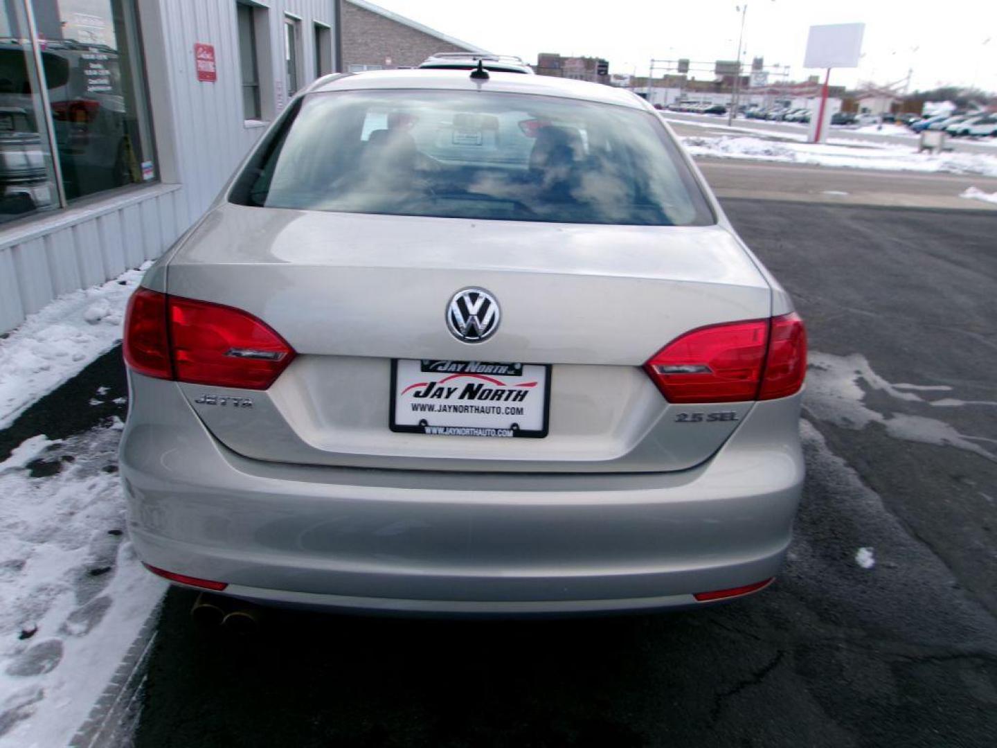 2011 BEIGE VOLKSWAGEN JETTA SEL (3VWLX7AJXBM) with an 2.5L engine, Automatic transmission, located at 501 E. Columbia St., Springfield, OH, 45503, (800) 262-7122, 39.925262, -83.801796 - *** New Tires *** SEL *** Leather *** Moonroof *** 2.5L FWD *** Premium Audio *** Jay North Auto has offered hand picked vehicles since 1965! Our customer's enjoy a NO pressure buying experience with a small town feel. All of our vehicles get fully inspected and detailed. We are a preferred dea - Photo#5