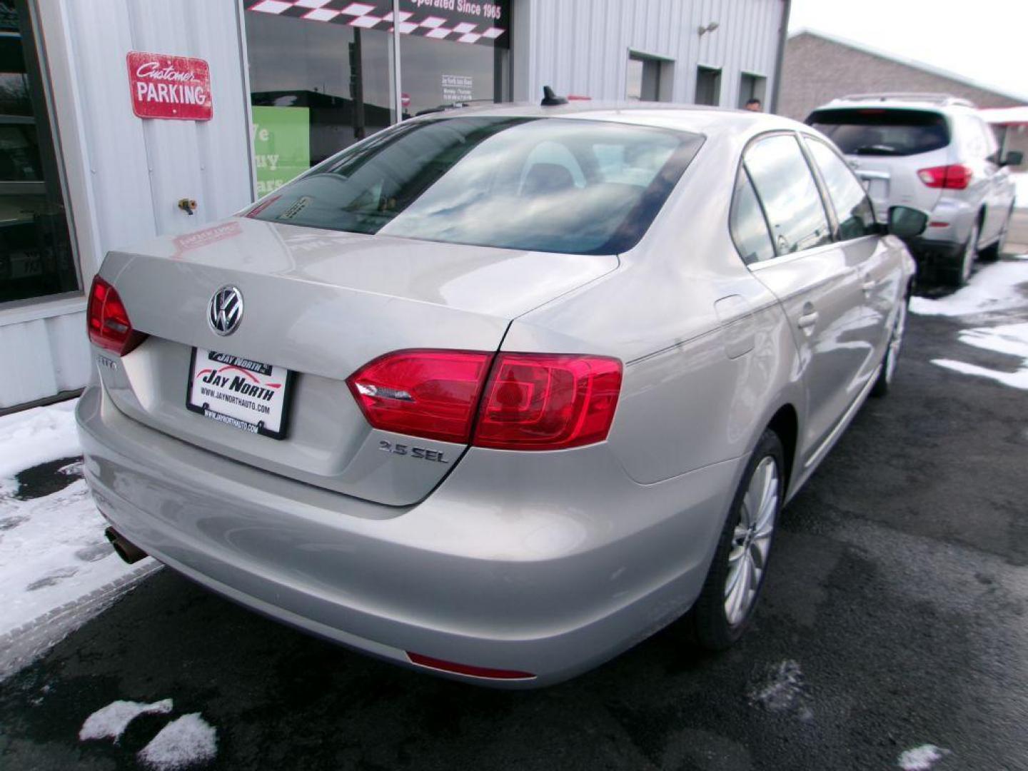 2011 BEIGE VOLKSWAGEN JETTA SEL (3VWLX7AJXBM) with an 2.5L engine, Automatic transmission, located at 501 E. Columbia St., Springfield, OH, 45503, (800) 262-7122, 39.925262, -83.801796 - *** New Tires *** SEL *** Leather *** Moonroof *** 2.5L FWD *** Premium Audio *** Jay North Auto has offered hand picked vehicles since 1965! Our customer's enjoy a NO pressure buying experience with a small town feel. All of our vehicles get fully inspected and detailed. We are a preferred dea - Photo#6