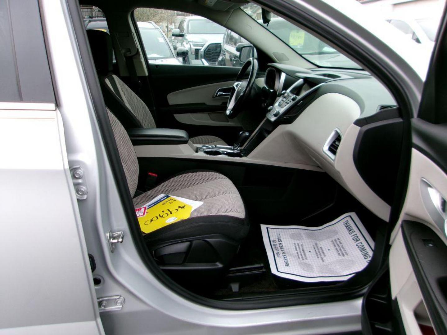 2017 SILVER CHEVROLET EQUINOX LT (2GNFLFEK6H6) with an 2.4L engine, Automatic transmission, located at 501 E. Columbia St., Springfield, OH, 45503, (800) 262-7122, 39.925262, -83.801796 - Photo#12