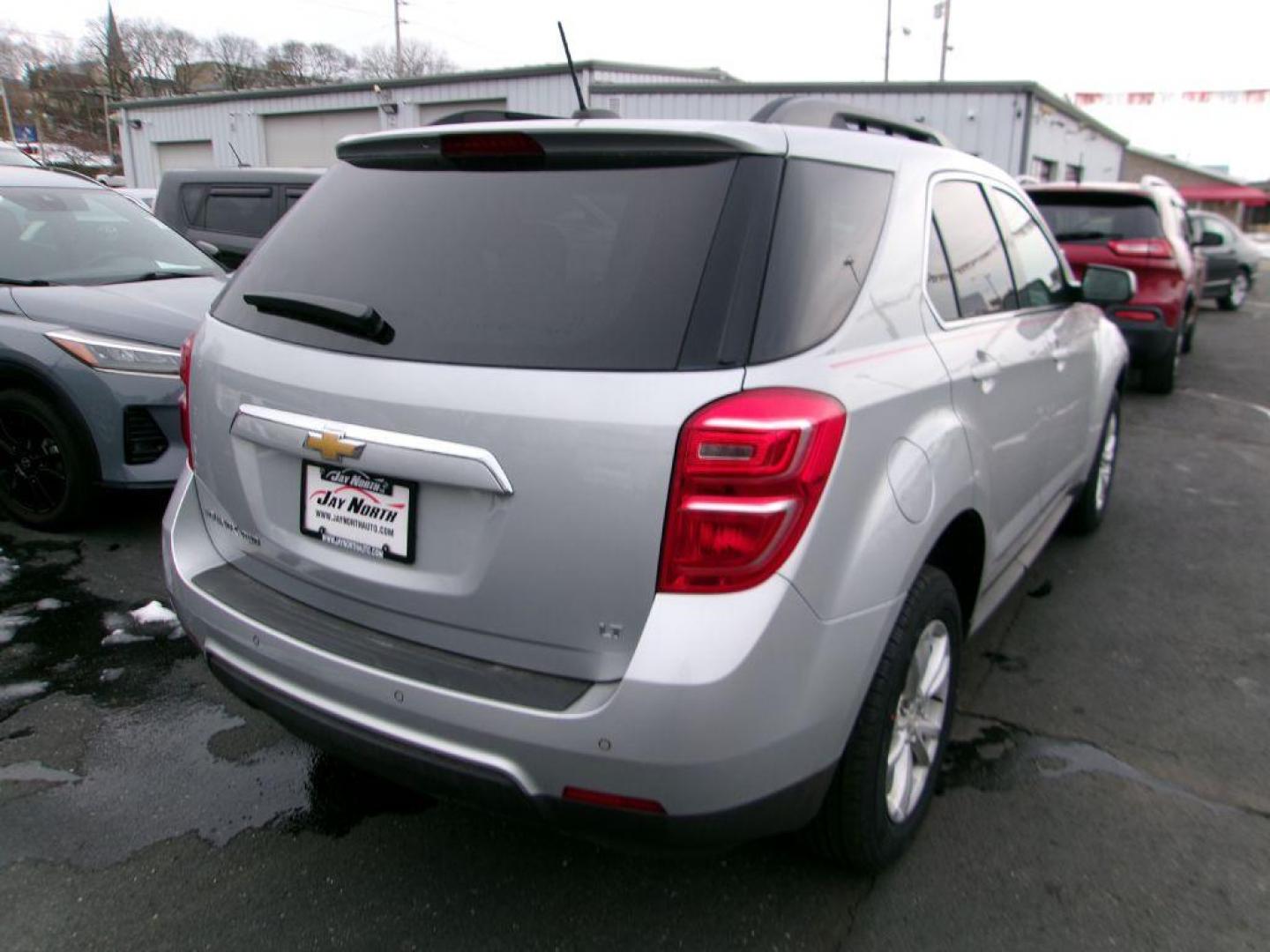 2017 SILVER CHEVROLET EQUINOX LT (2GNFLFEK6H6) with an 2.4L engine, Automatic transmission, located at 501 E. Columbia St., Springfield, OH, 45503, (800) 262-7122, 39.925262, -83.801796 - Photo#6